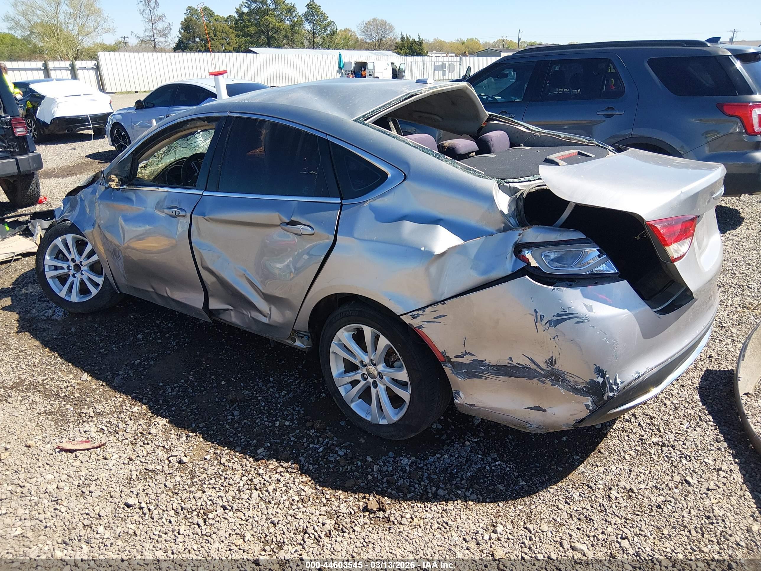 CHRYSLER 200 image 3