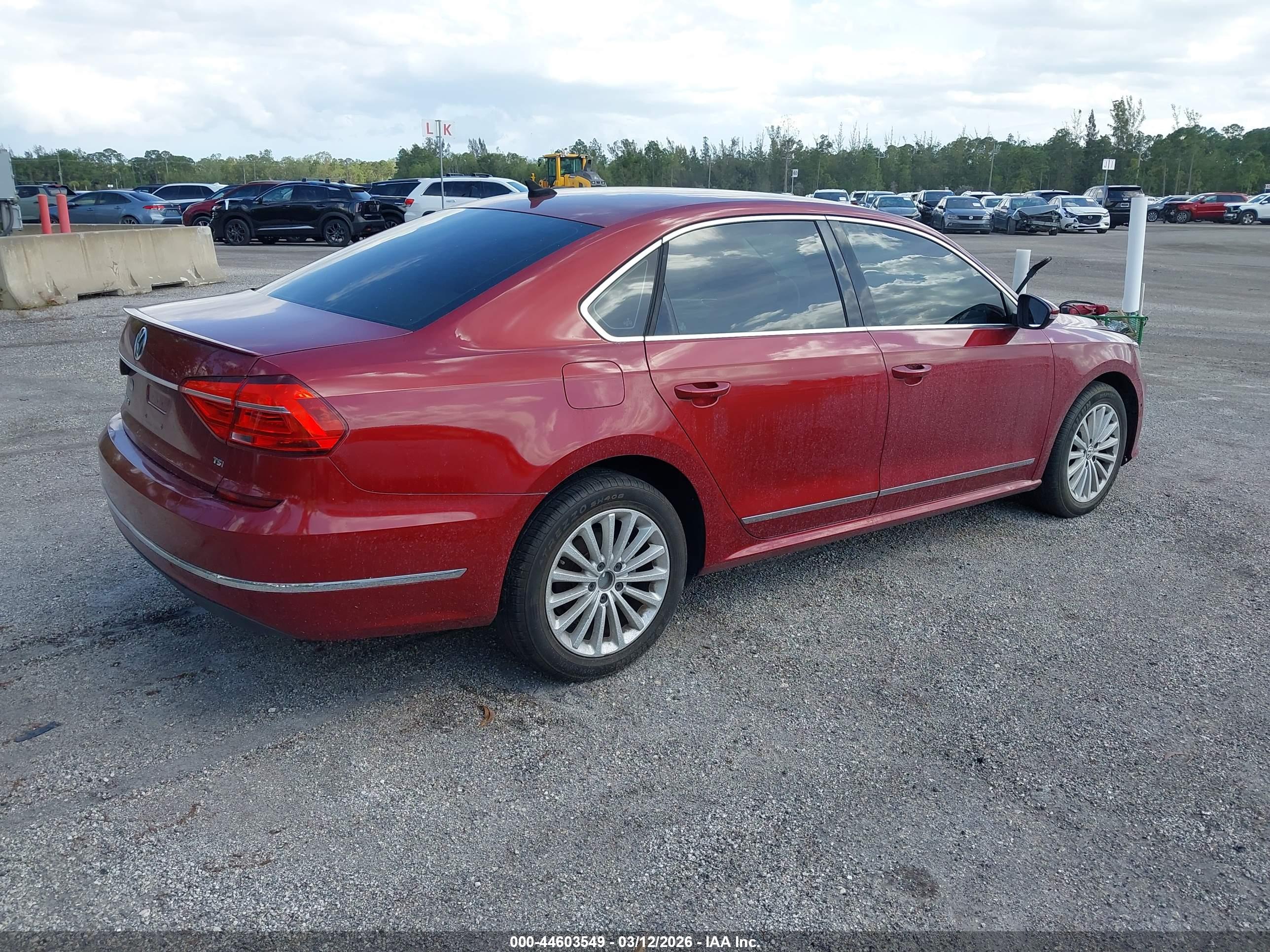 VOLKSWAGEN PASSAT image 4
