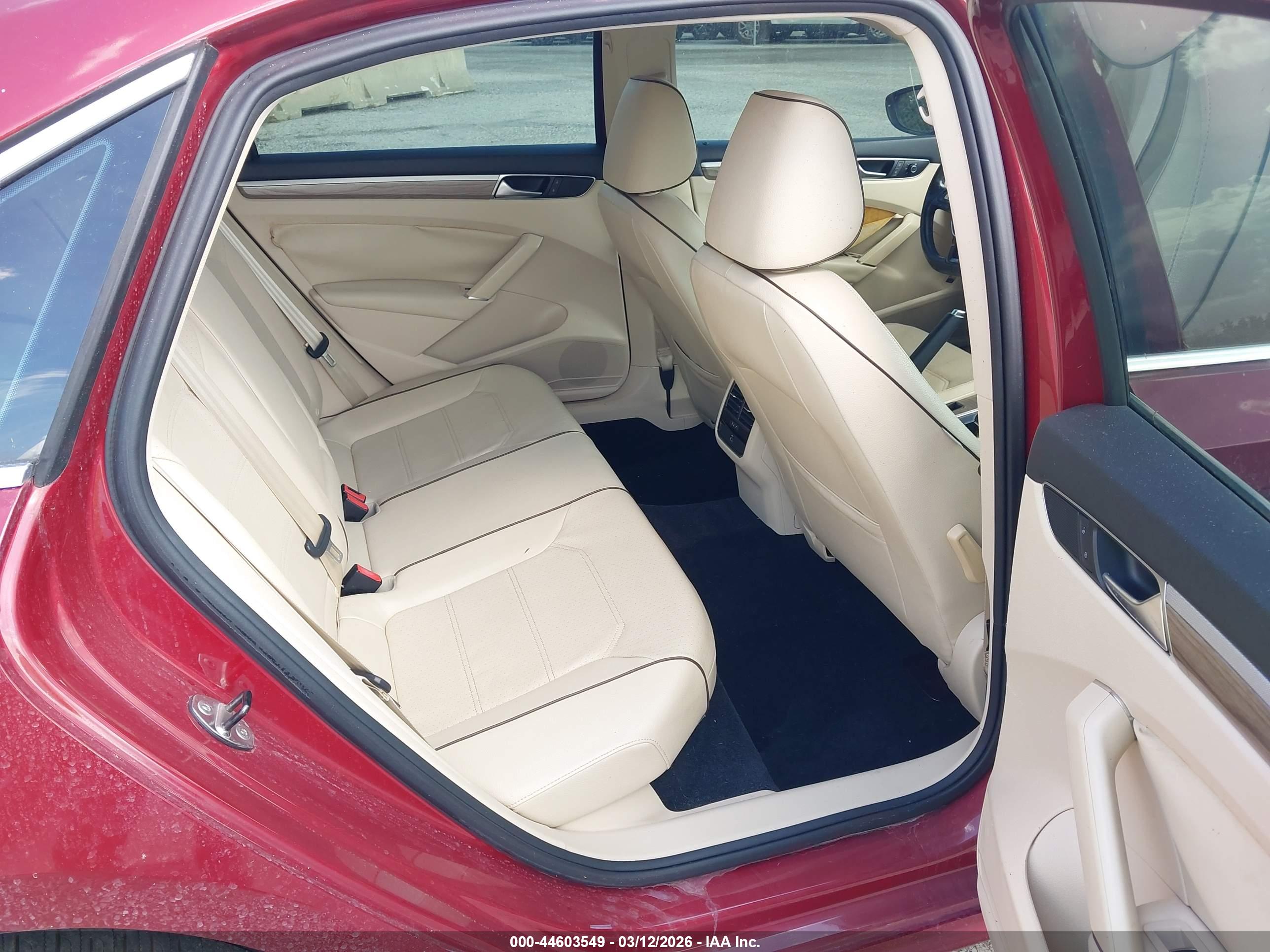 VOLKSWAGEN PASSAT image 8