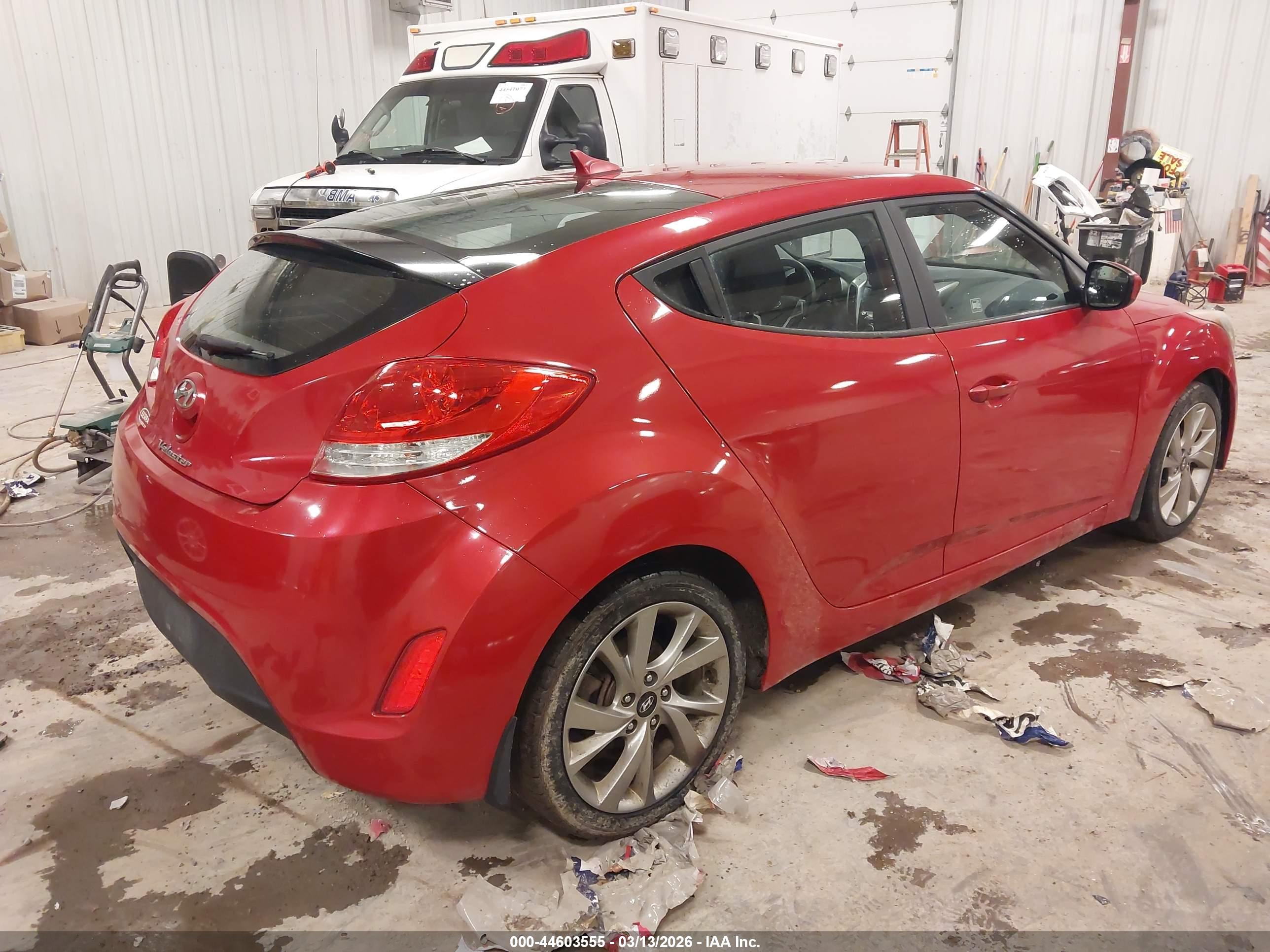 HYUNDAI VELOSTER image 4