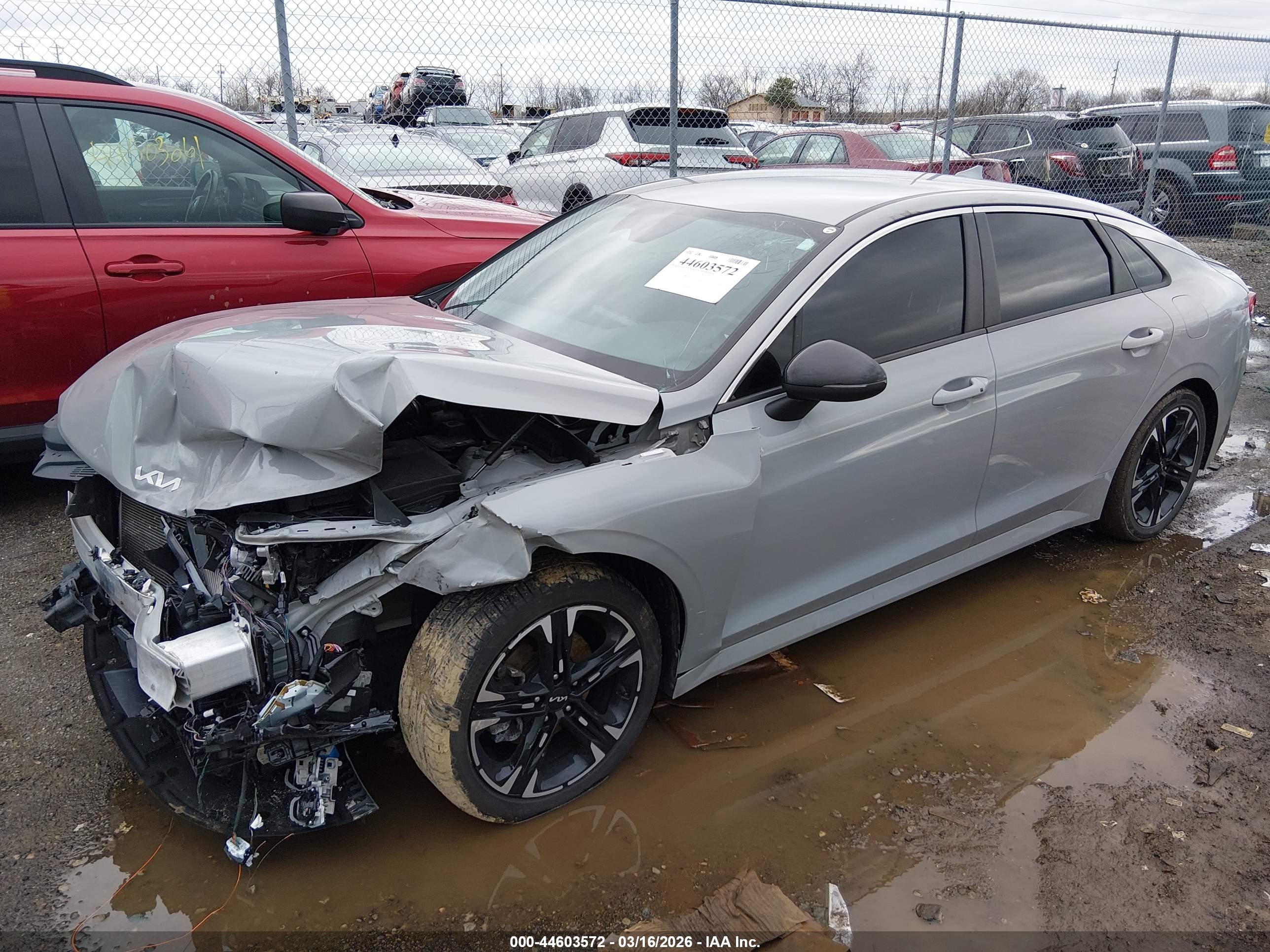 KIA K5 image 2