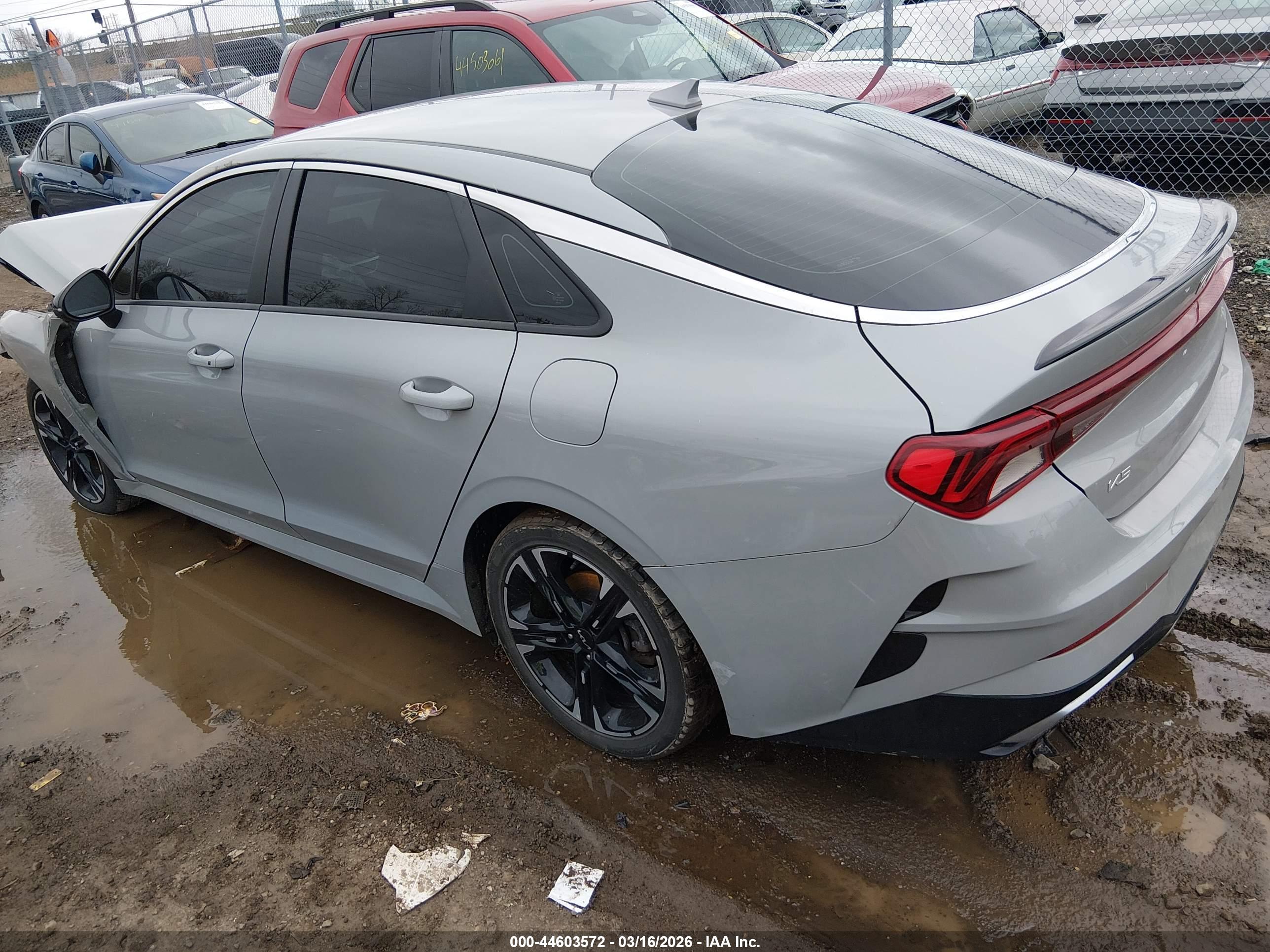 KIA K5 image 3