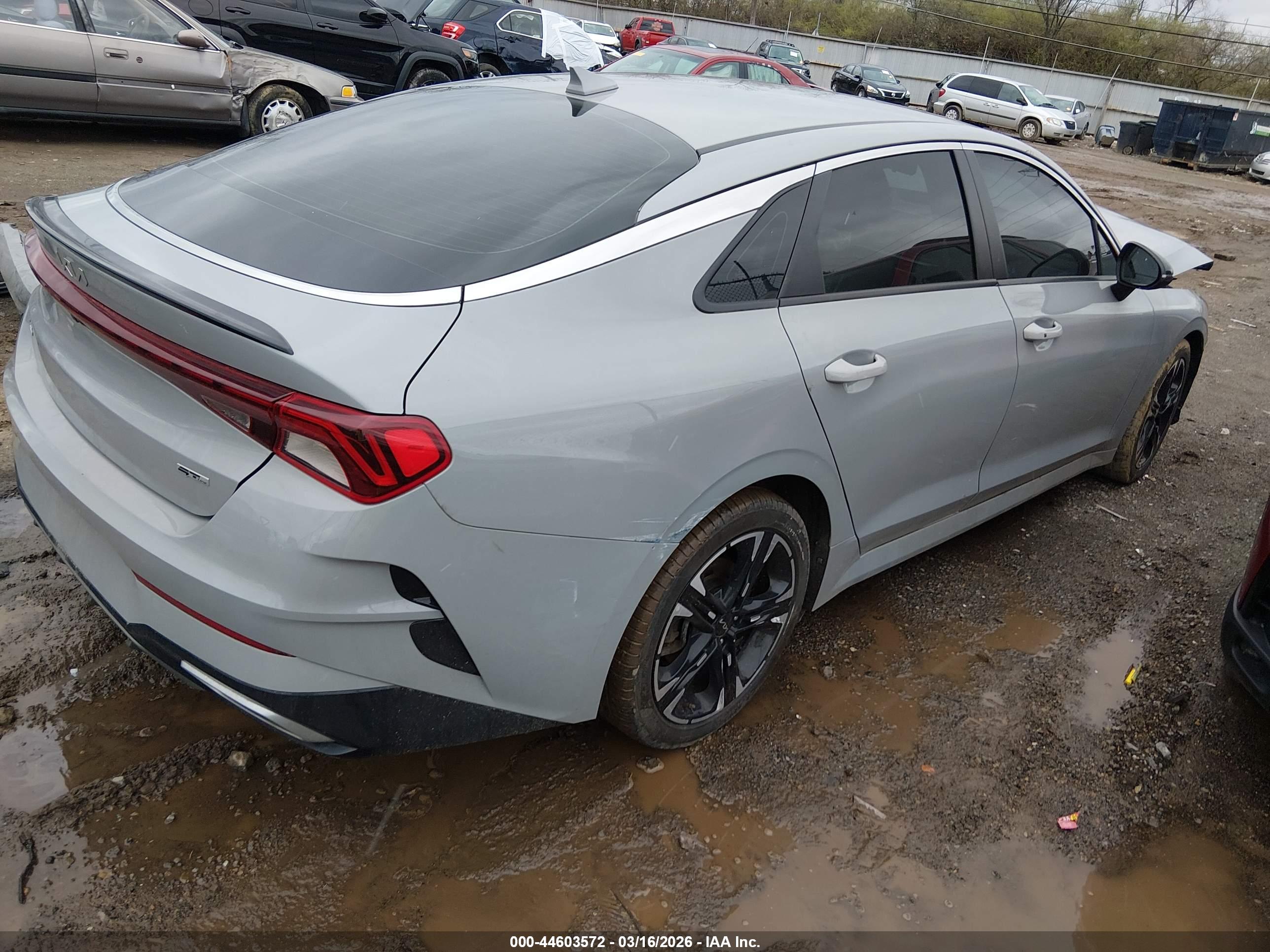 KIA K5 image 4