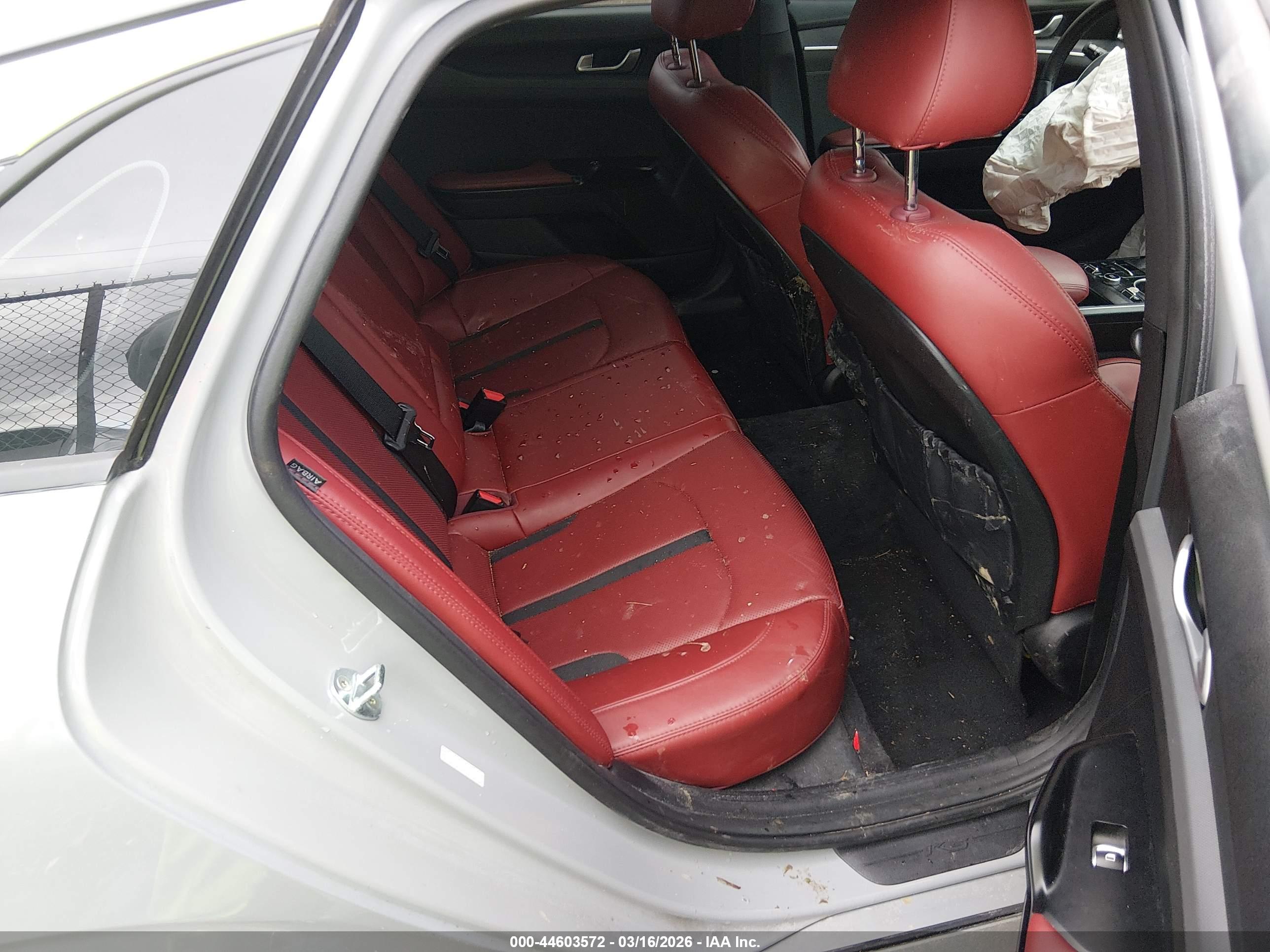KIA K5 image 8