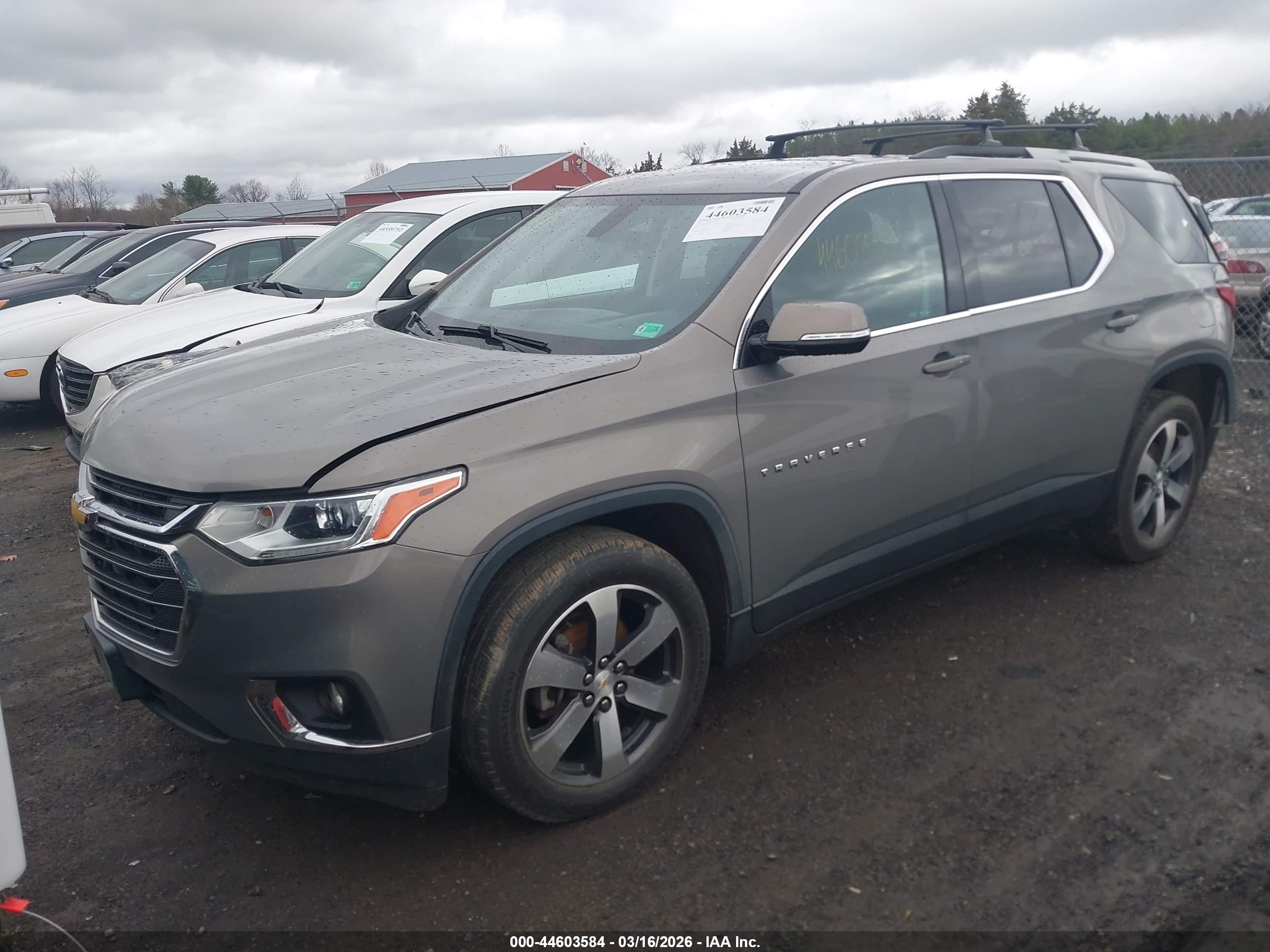CHEVROLET TRAVERSE image 2