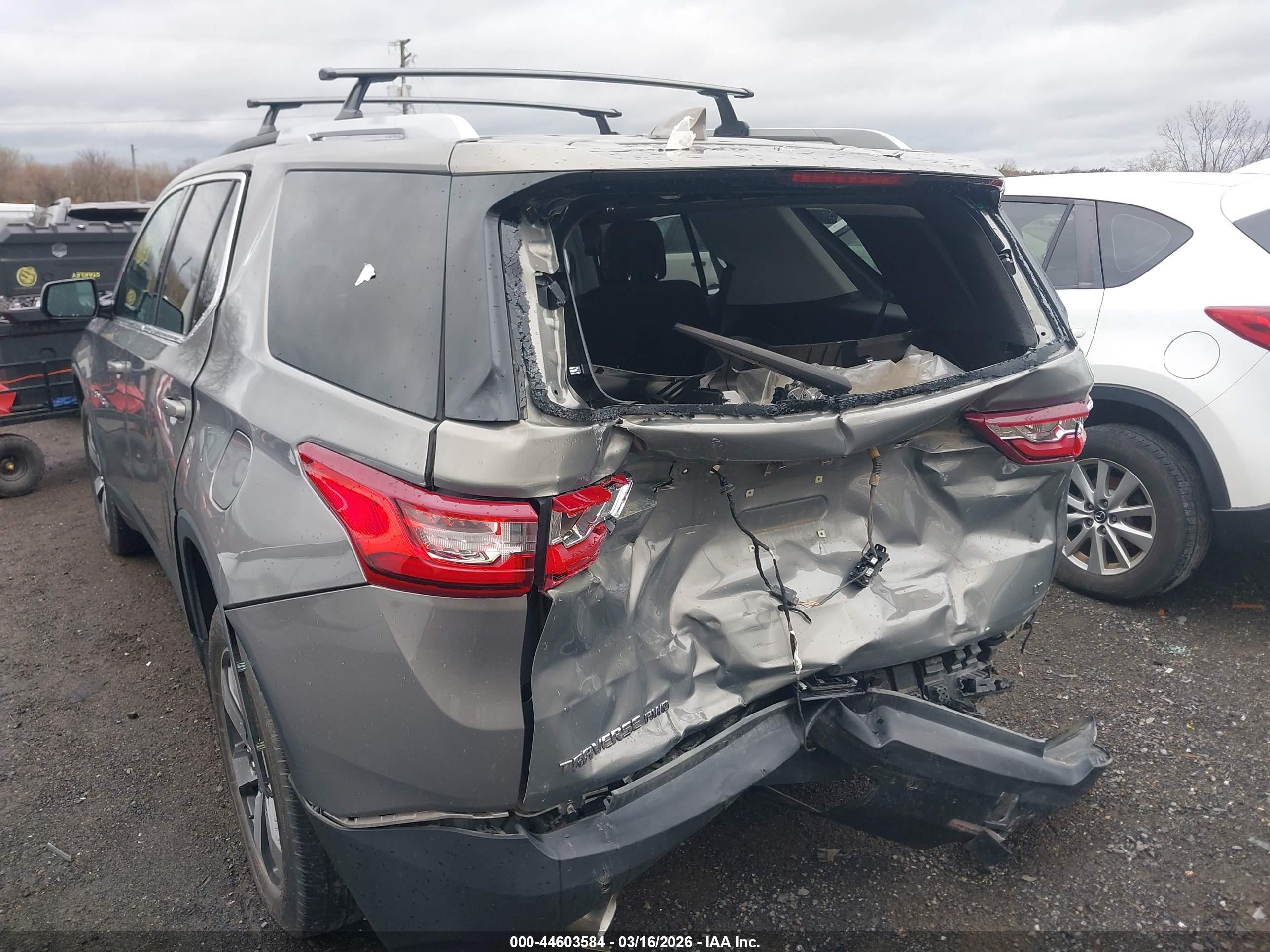 CHEVROLET TRAVERSE image 6