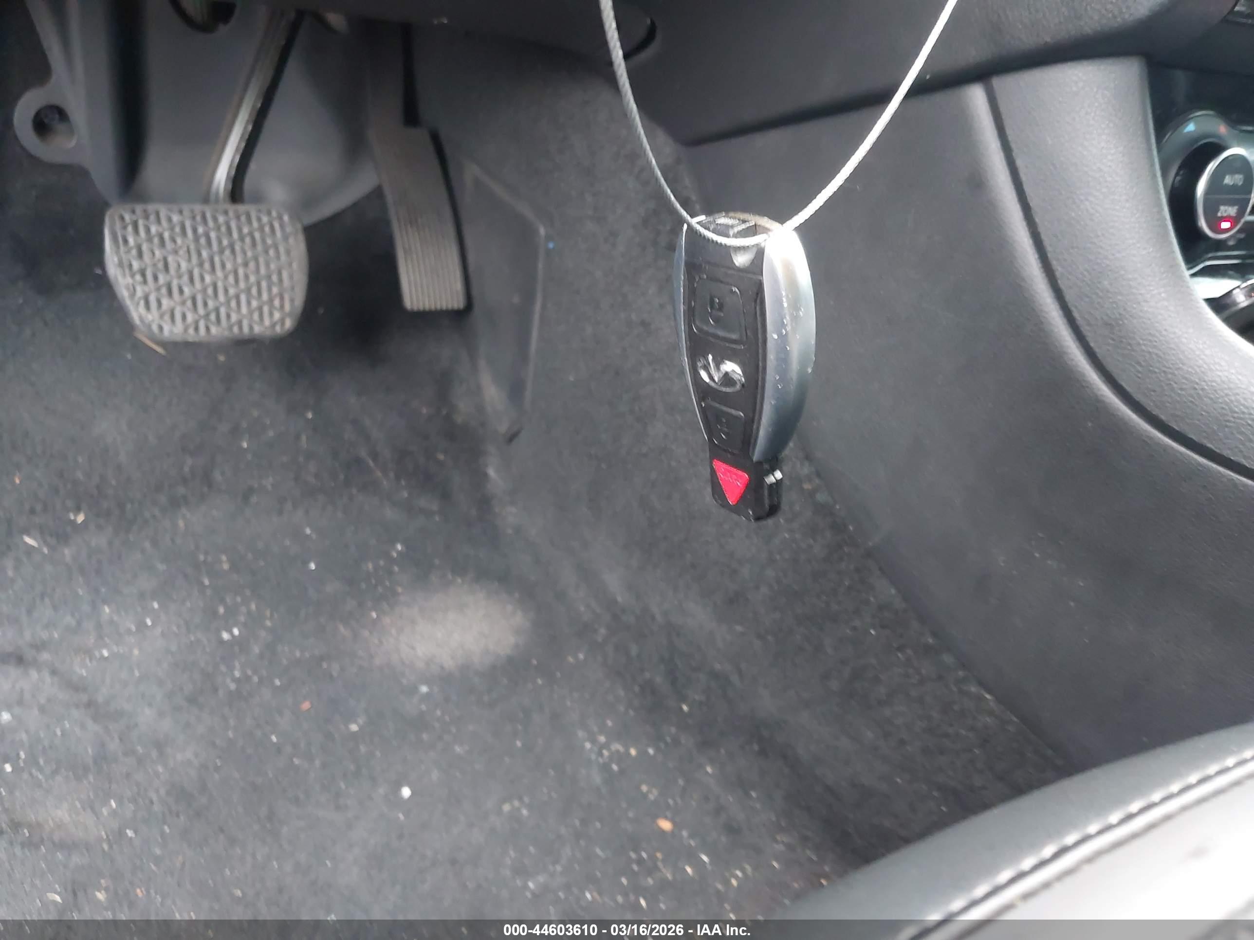INFINITI QX30 image 11