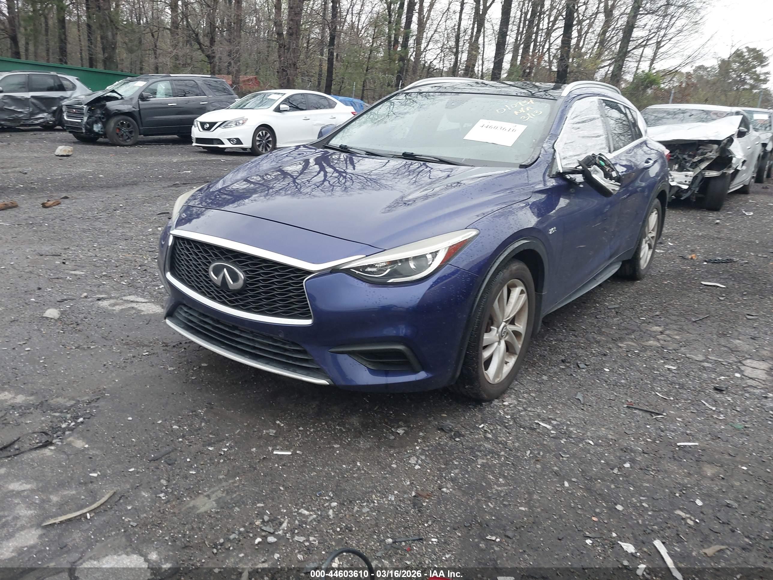 INFINITI QX30 image 2