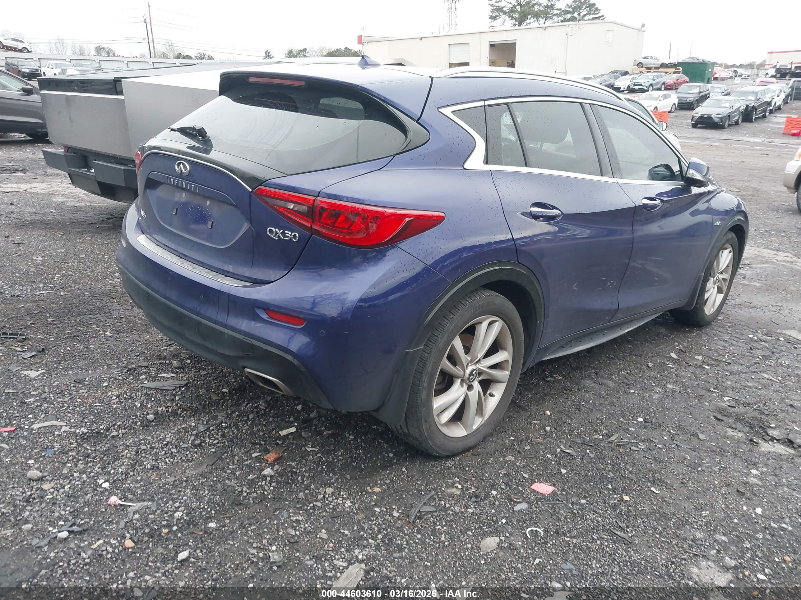 INFINITI QX30 image 4