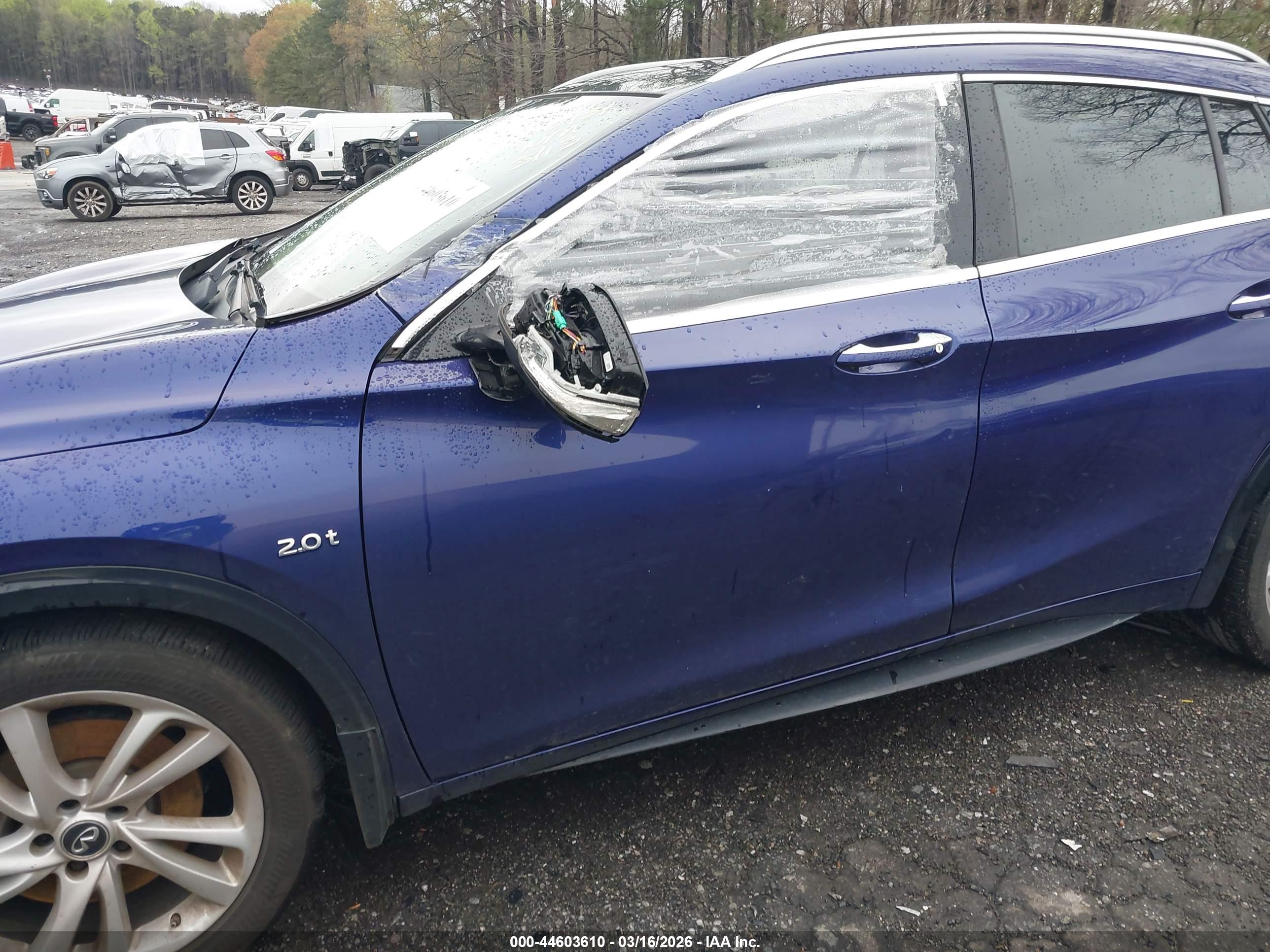 INFINITI QX30 image 6