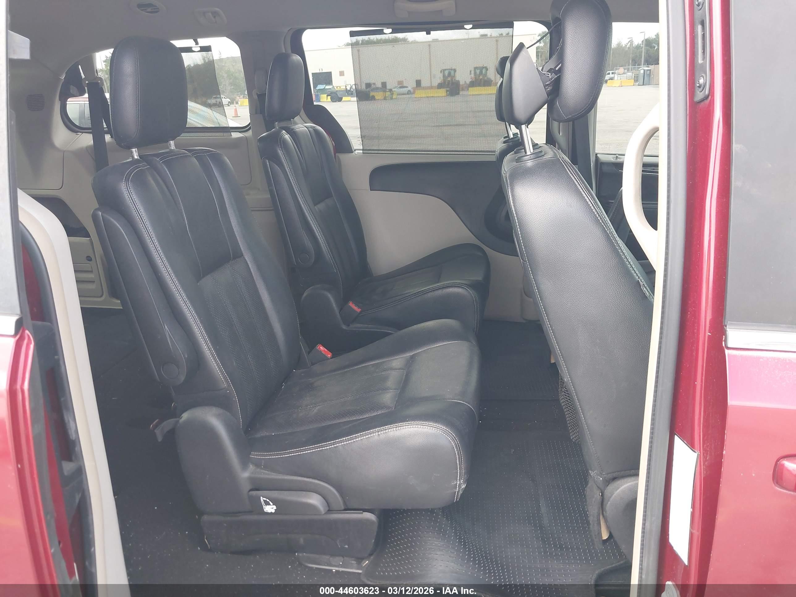 CHRYSLER TOWN image 8