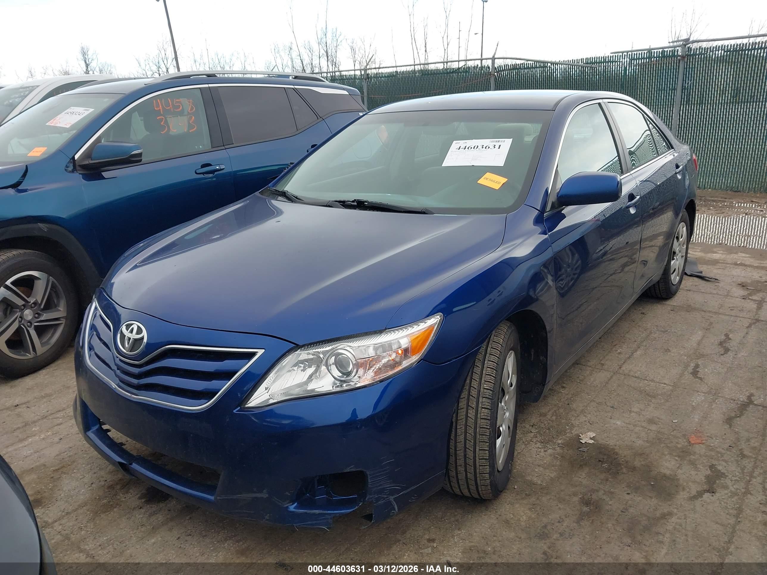 TOYOTA CAMRY image 2