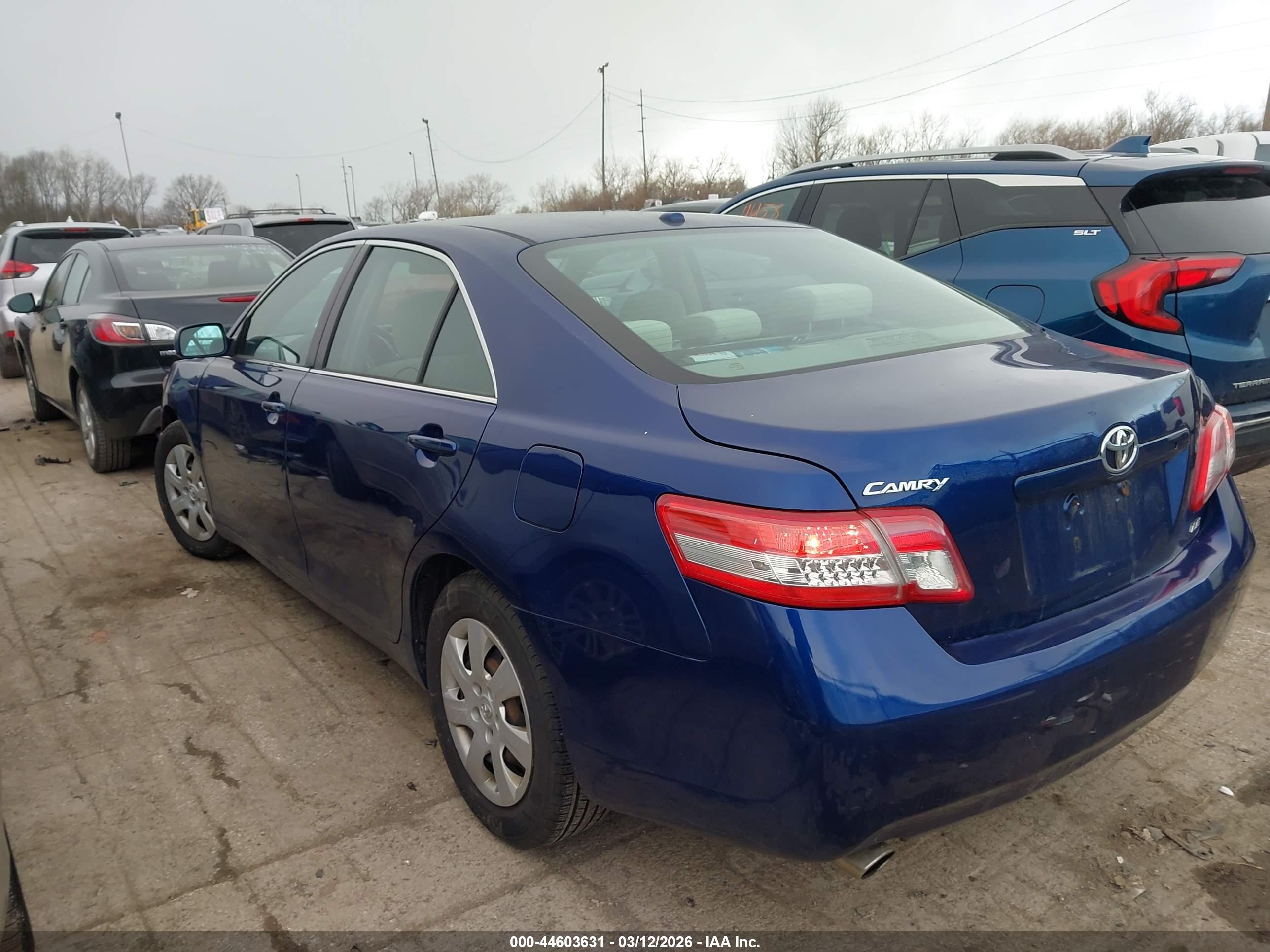 TOYOTA CAMRY image 3