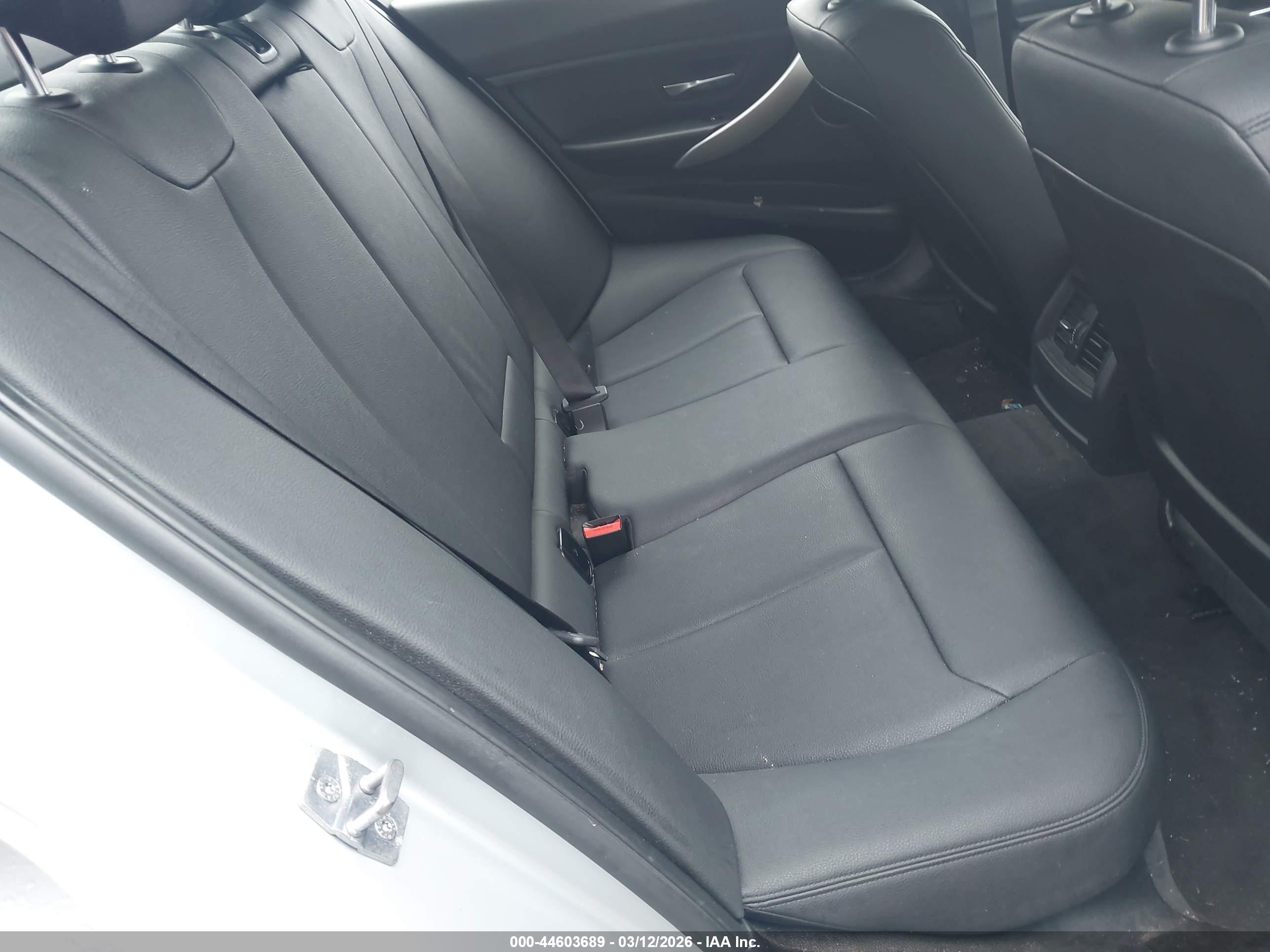BMW 320I image 8