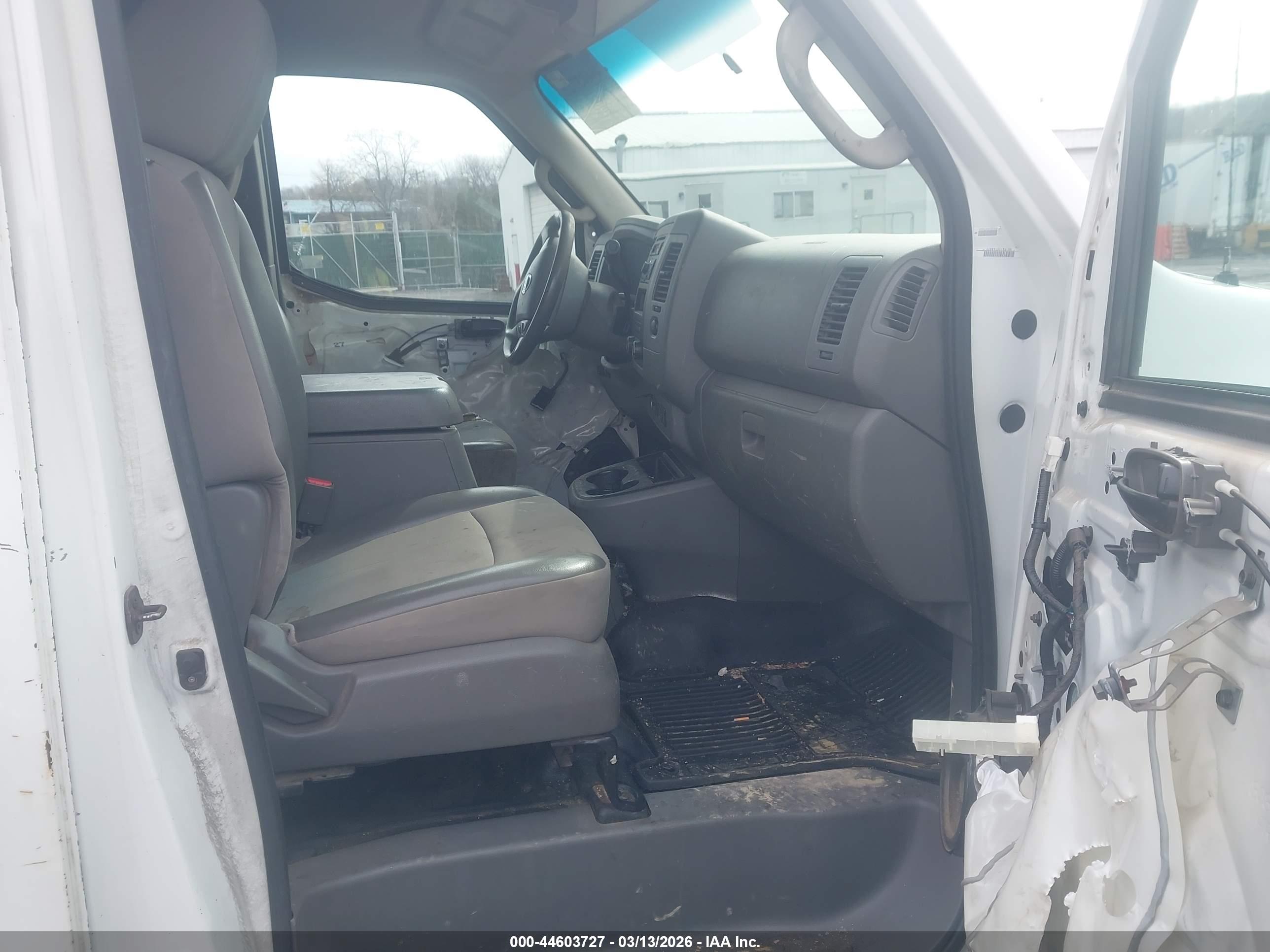 NISSAN NV image 5