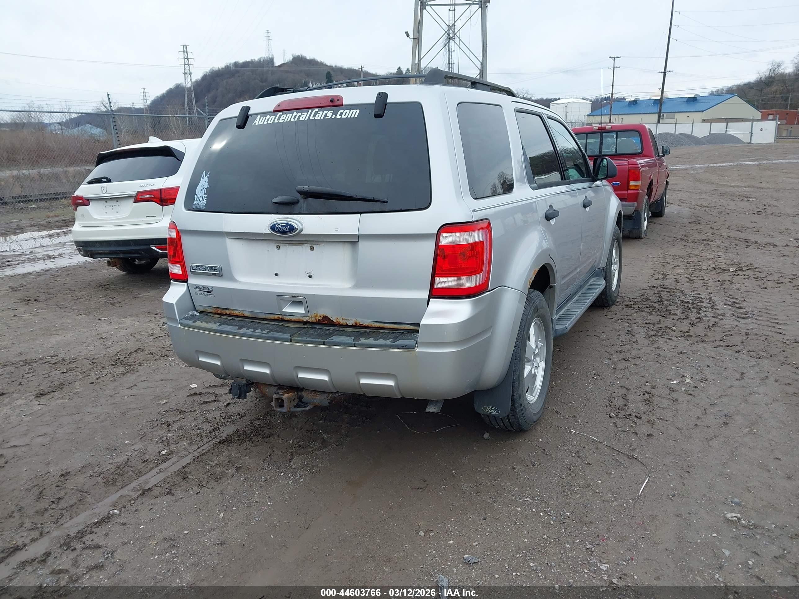 FORD ESCAPE image 4