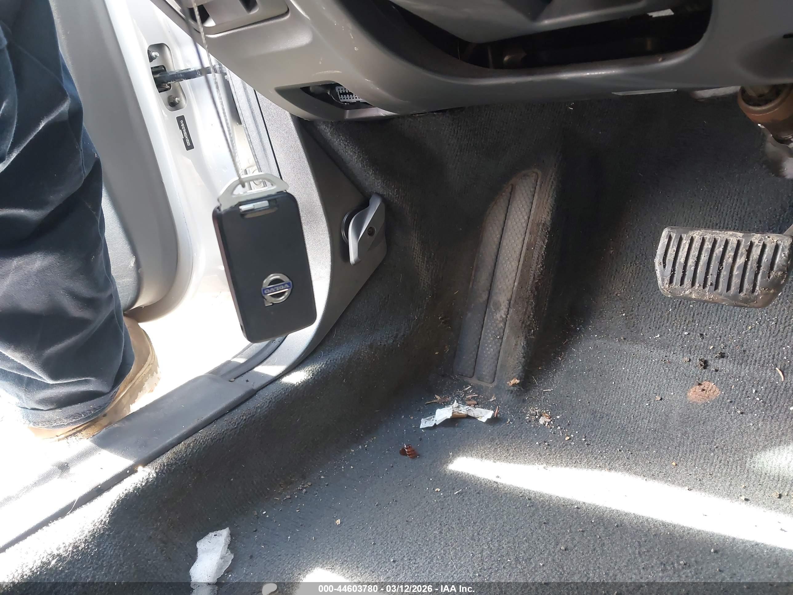 VOLVO S60 image 11