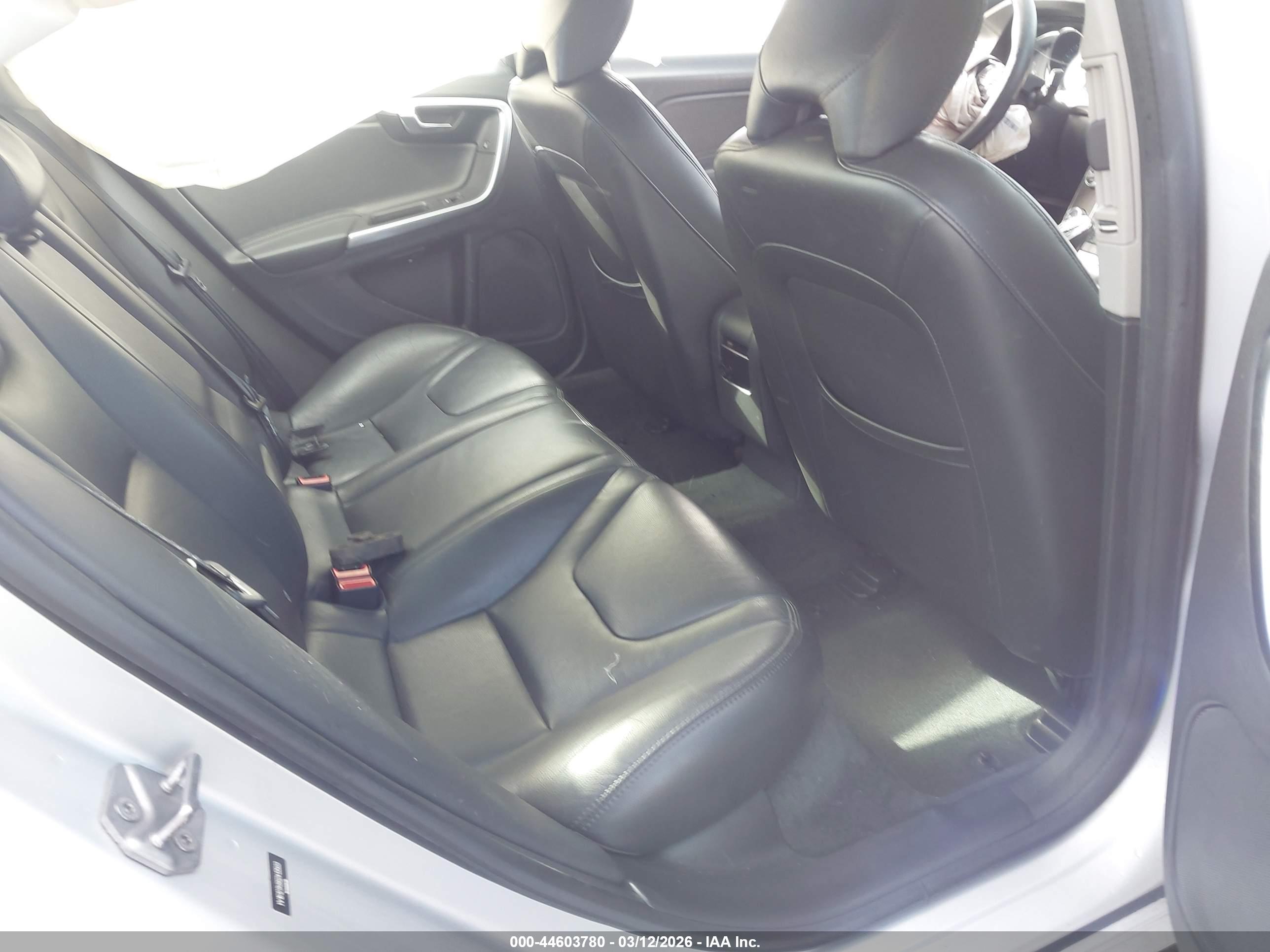 VOLVO S60 image 8