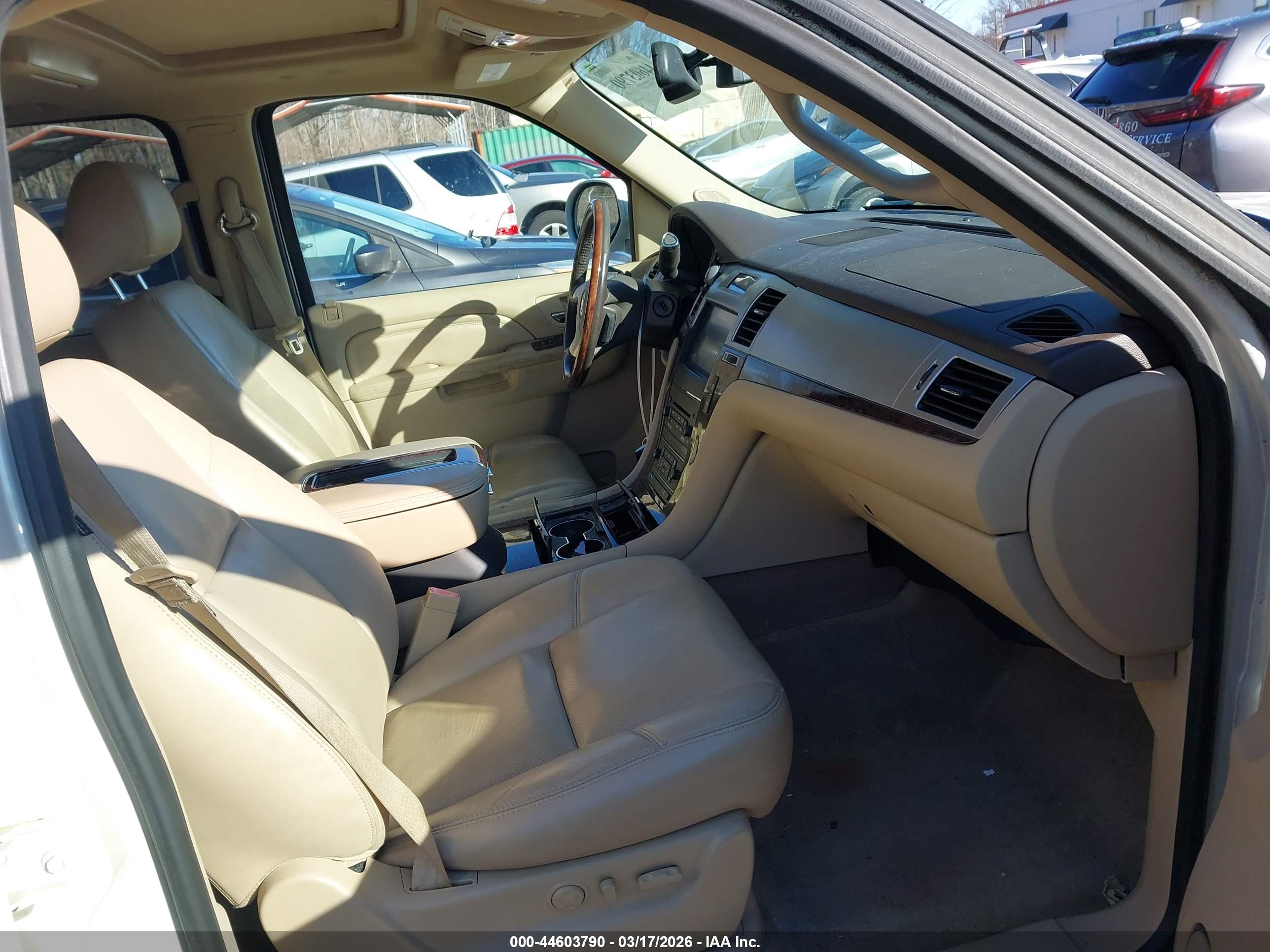 CADILLAC ESCALADE image 5