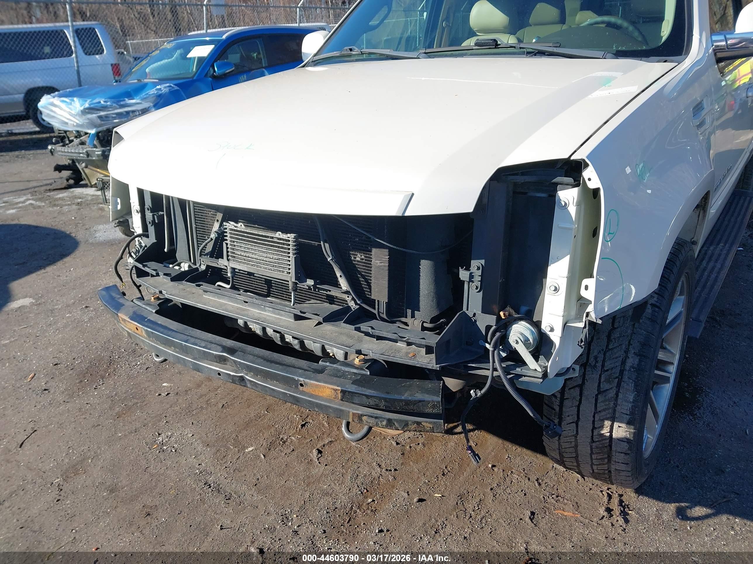 CADILLAC ESCALADE image 6