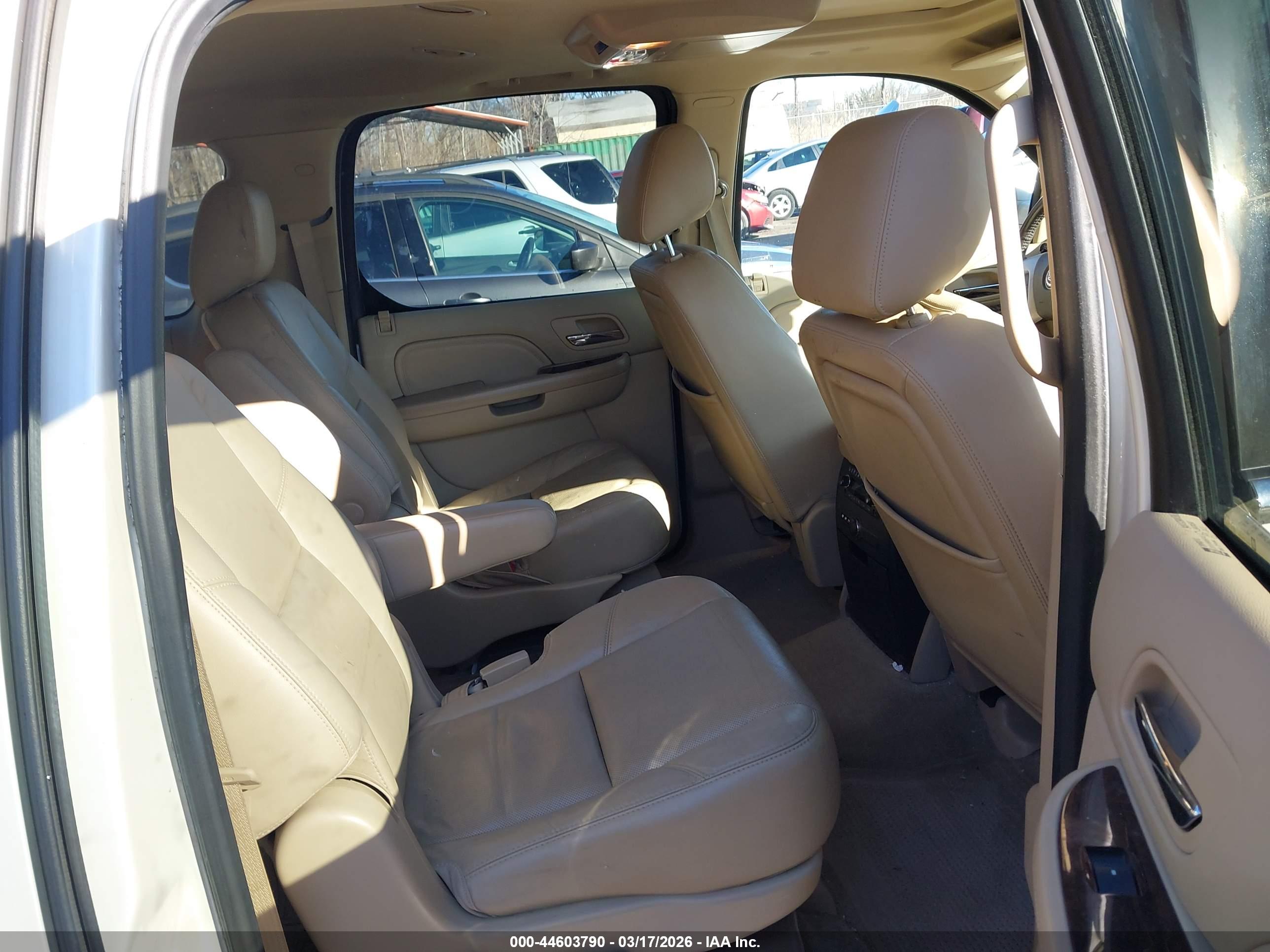 CADILLAC ESCALADE image 8