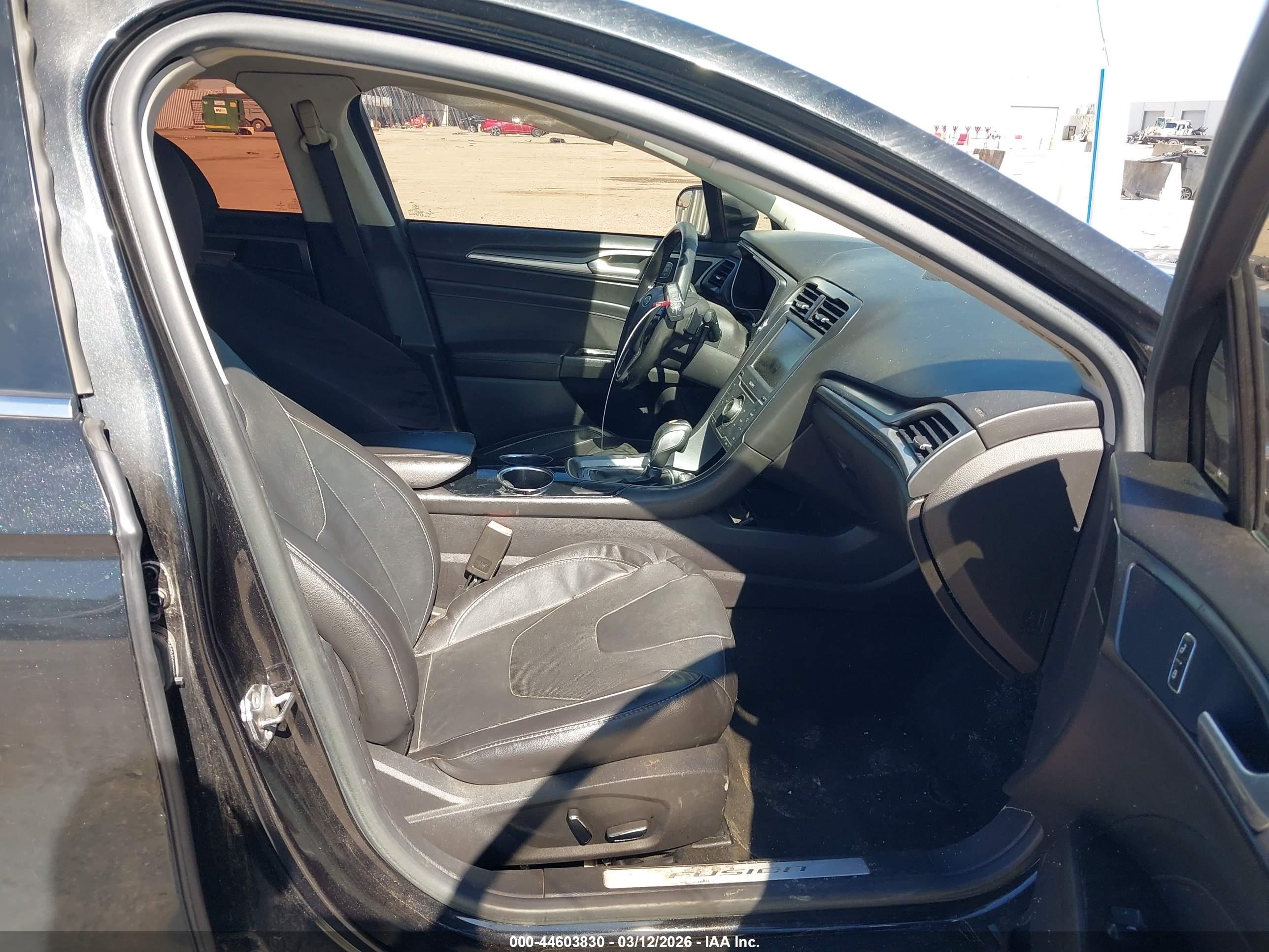 FORD FUSION image 5