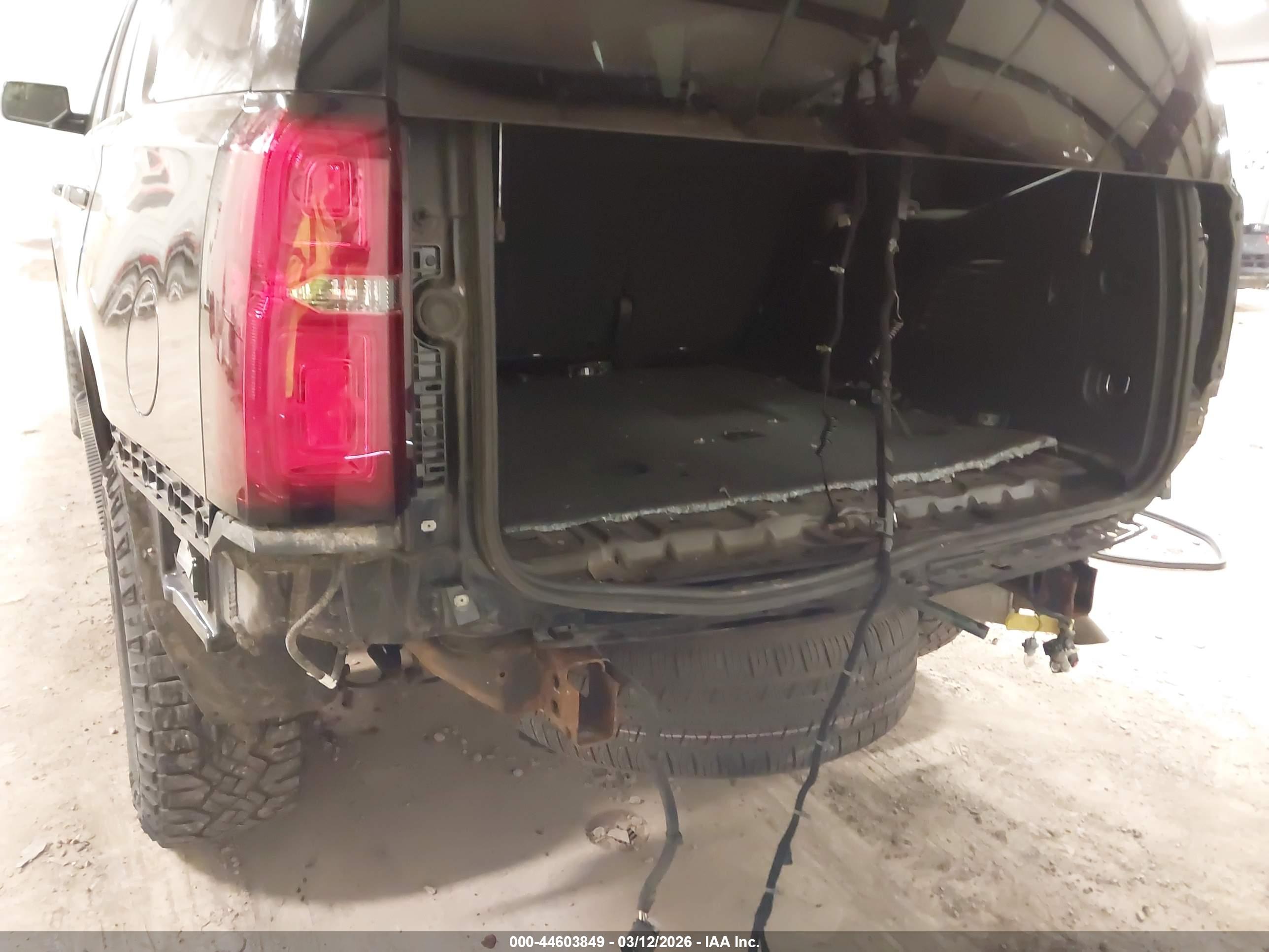 CHEVROLET TAHOE image 6