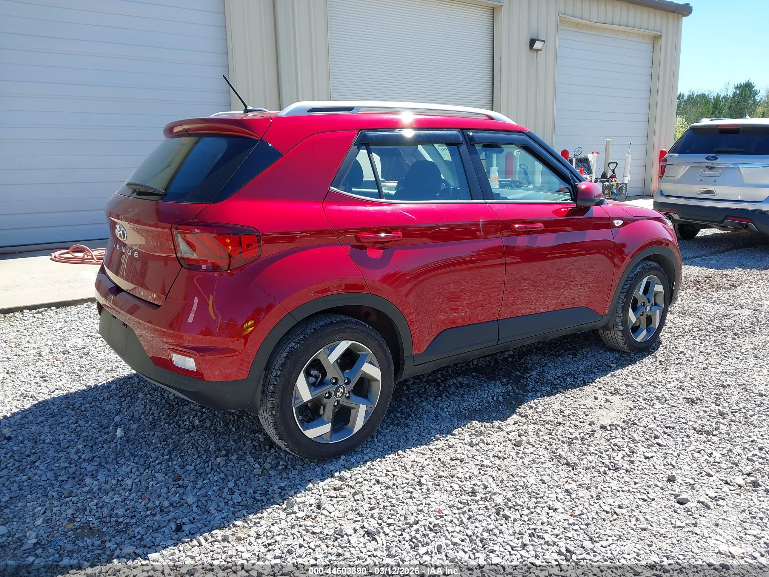 HYUNDAI VENUE image 4
