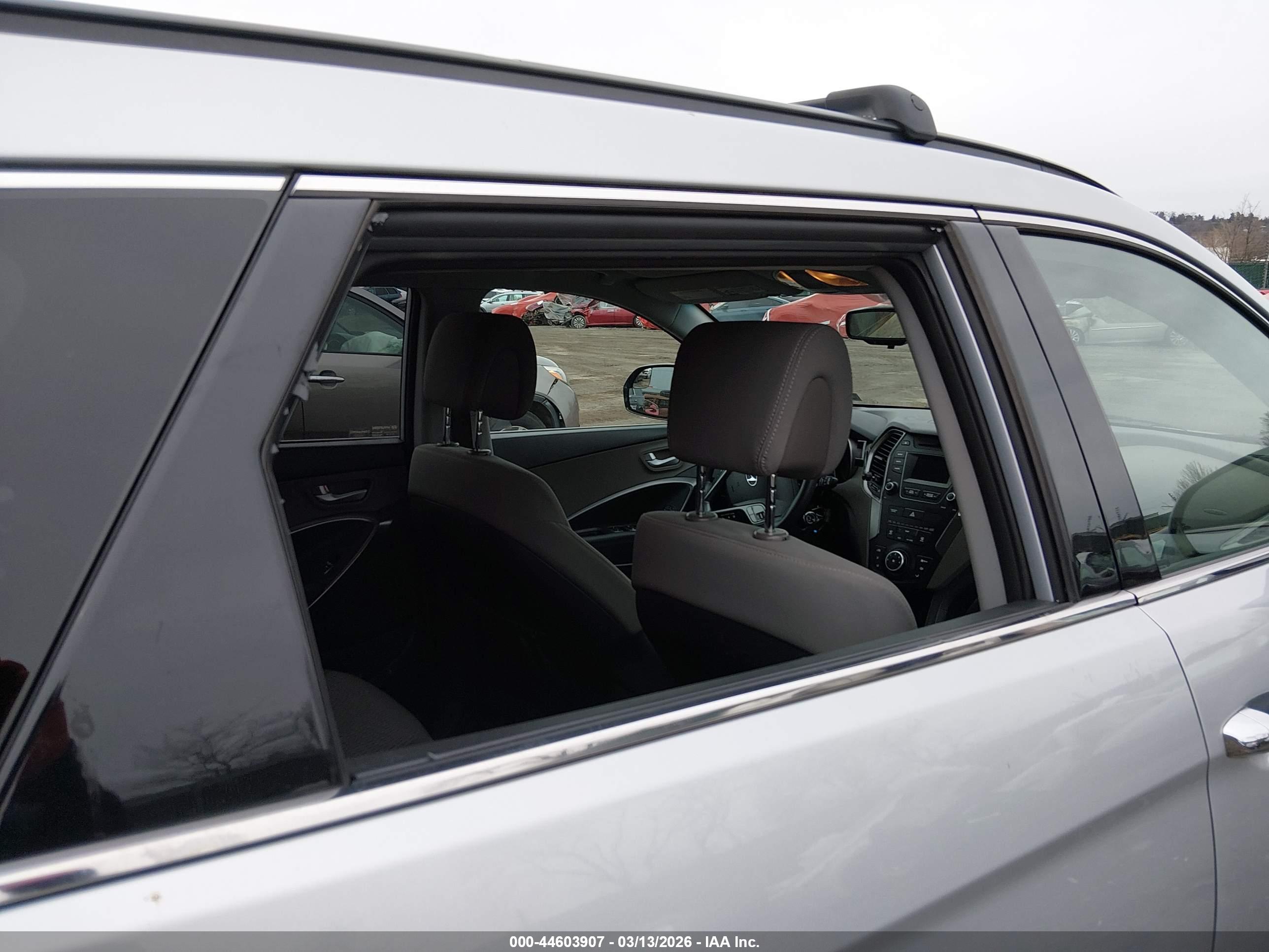 HYUNDAI SANTA image 6