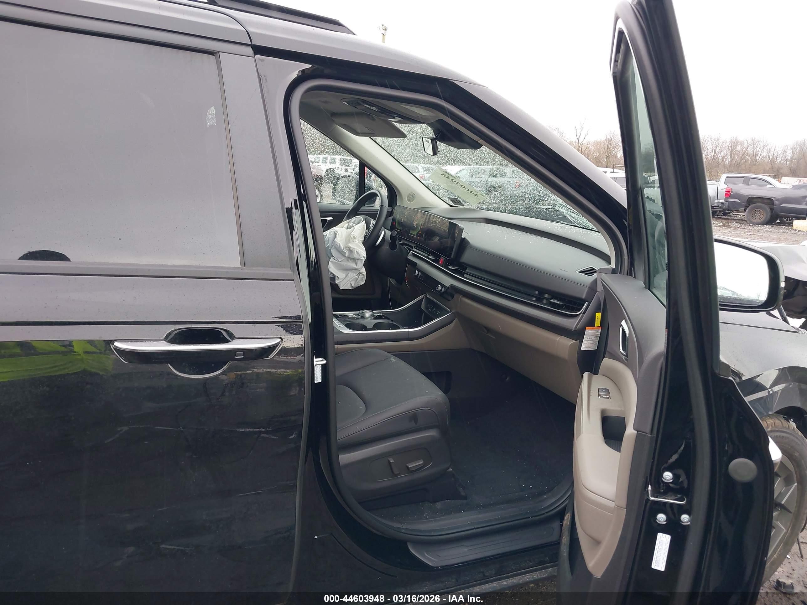 KIA CARNIVAL image 5