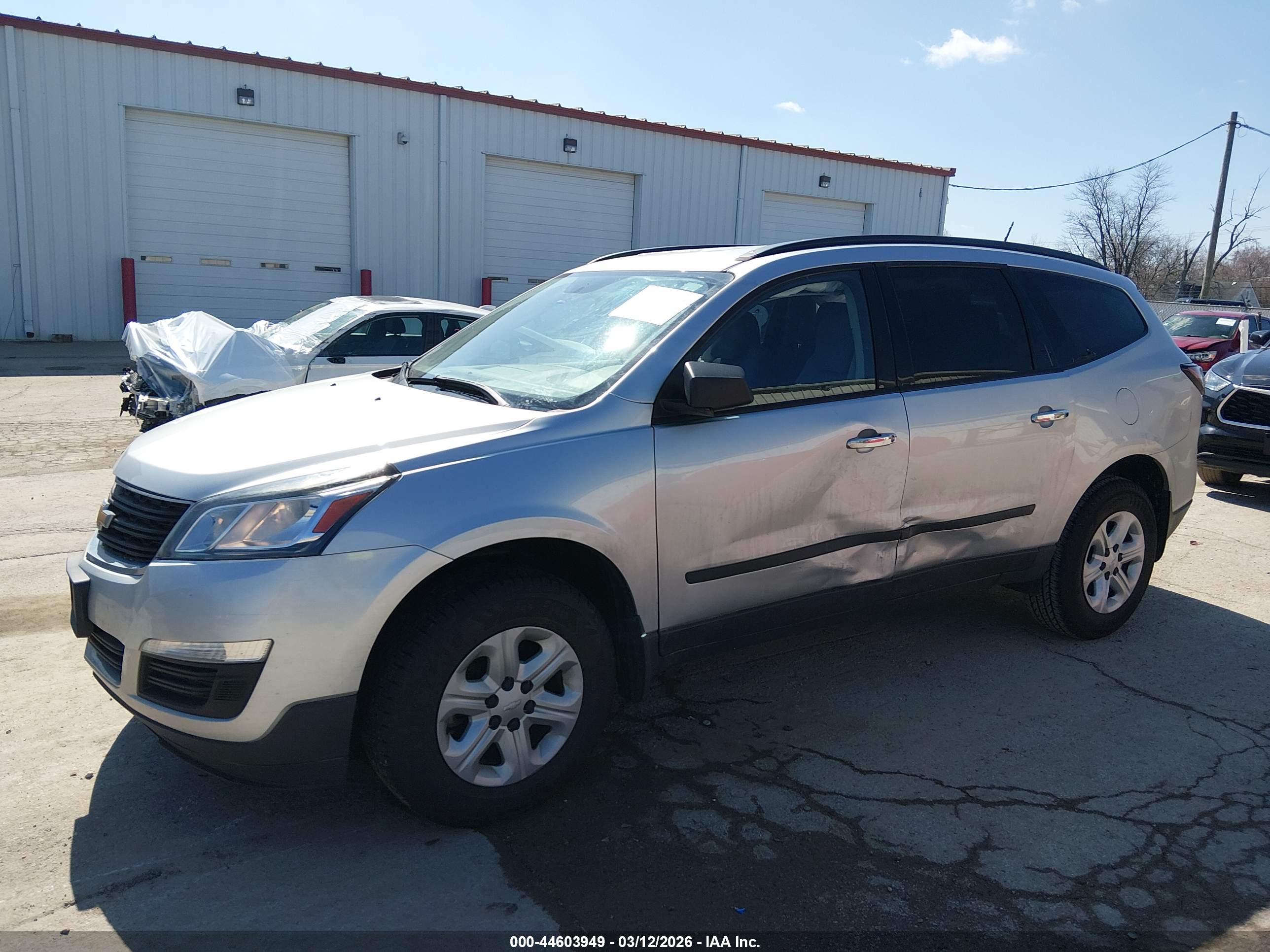 CHEVROLET TRAVERSE image 2