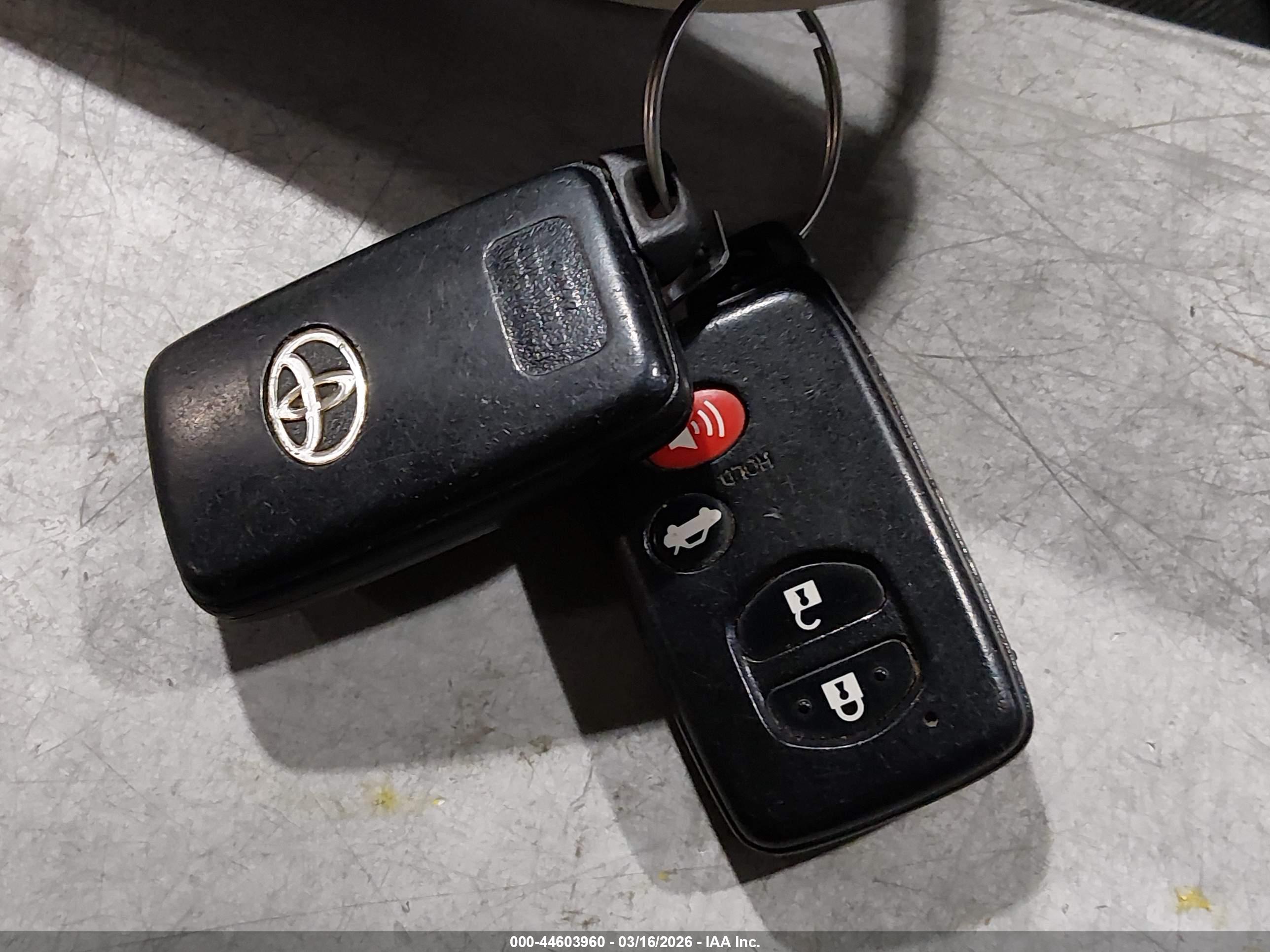 TOYOTA AVALON image 11