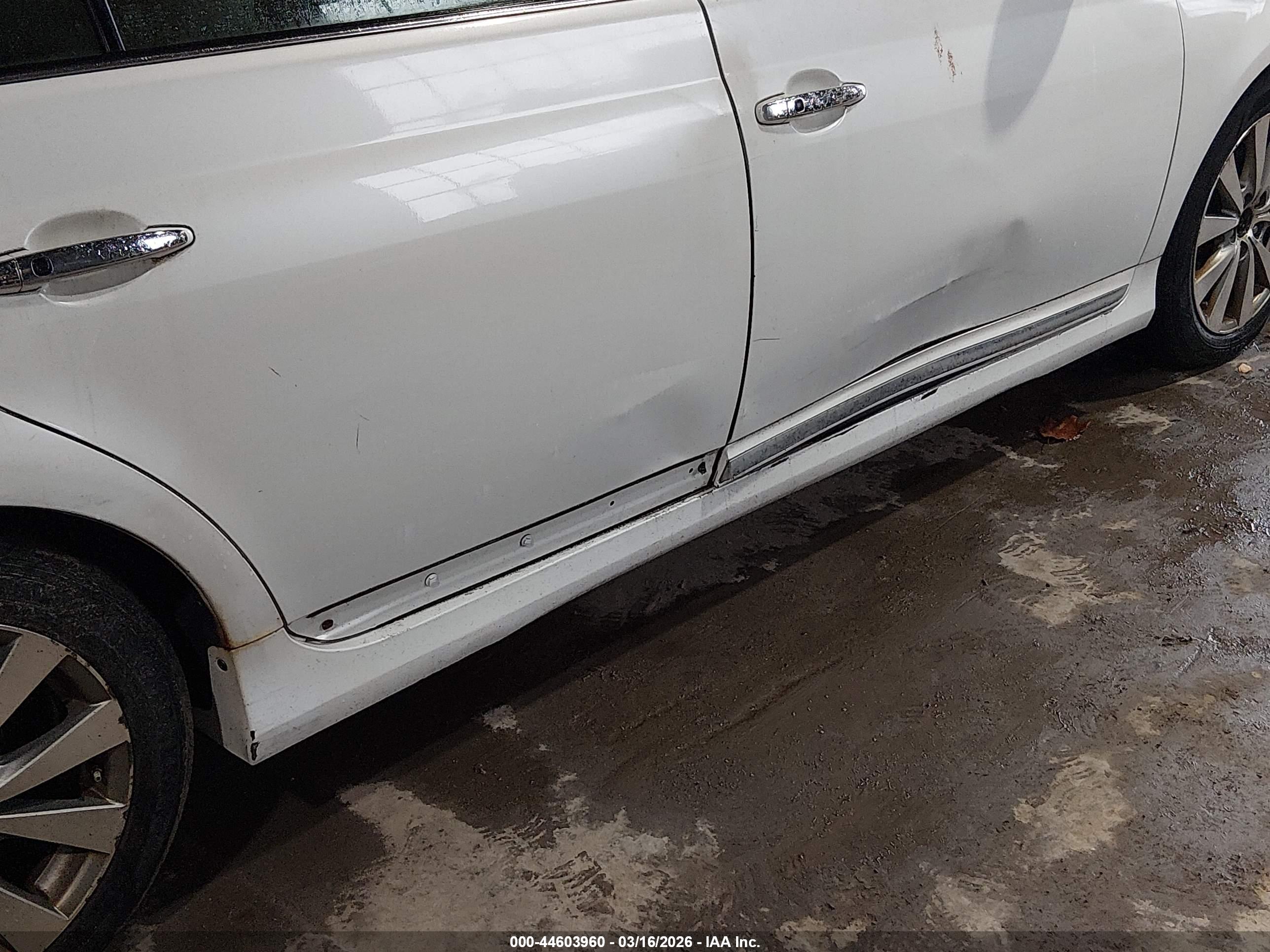 TOYOTA AVALON image 6