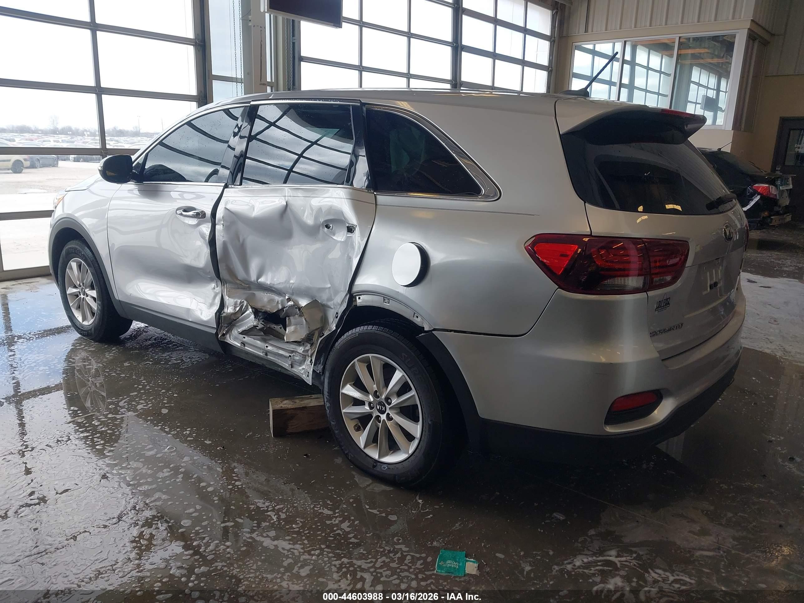 KIA SORENTO image 3