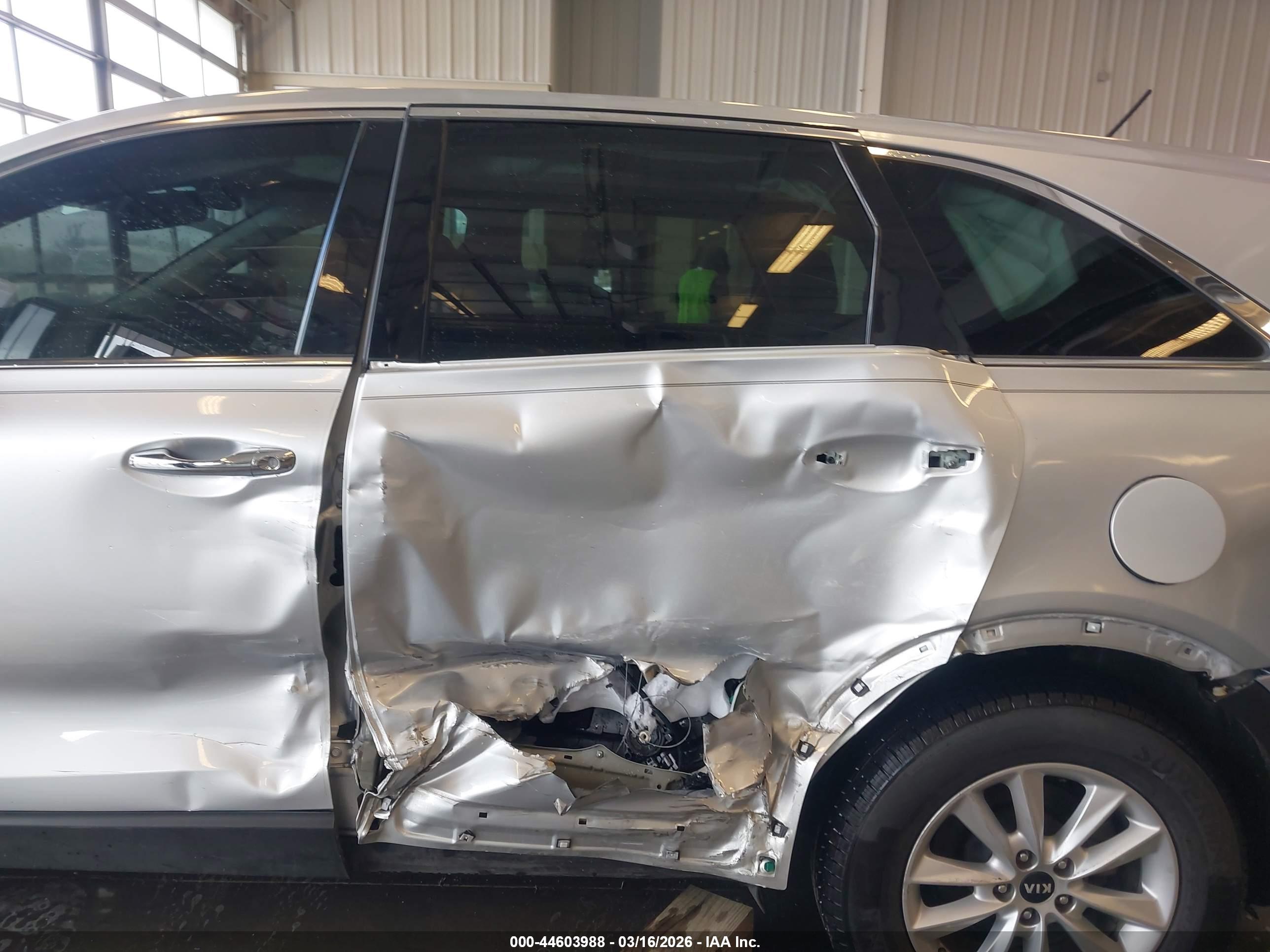 KIA SORENTO image 6