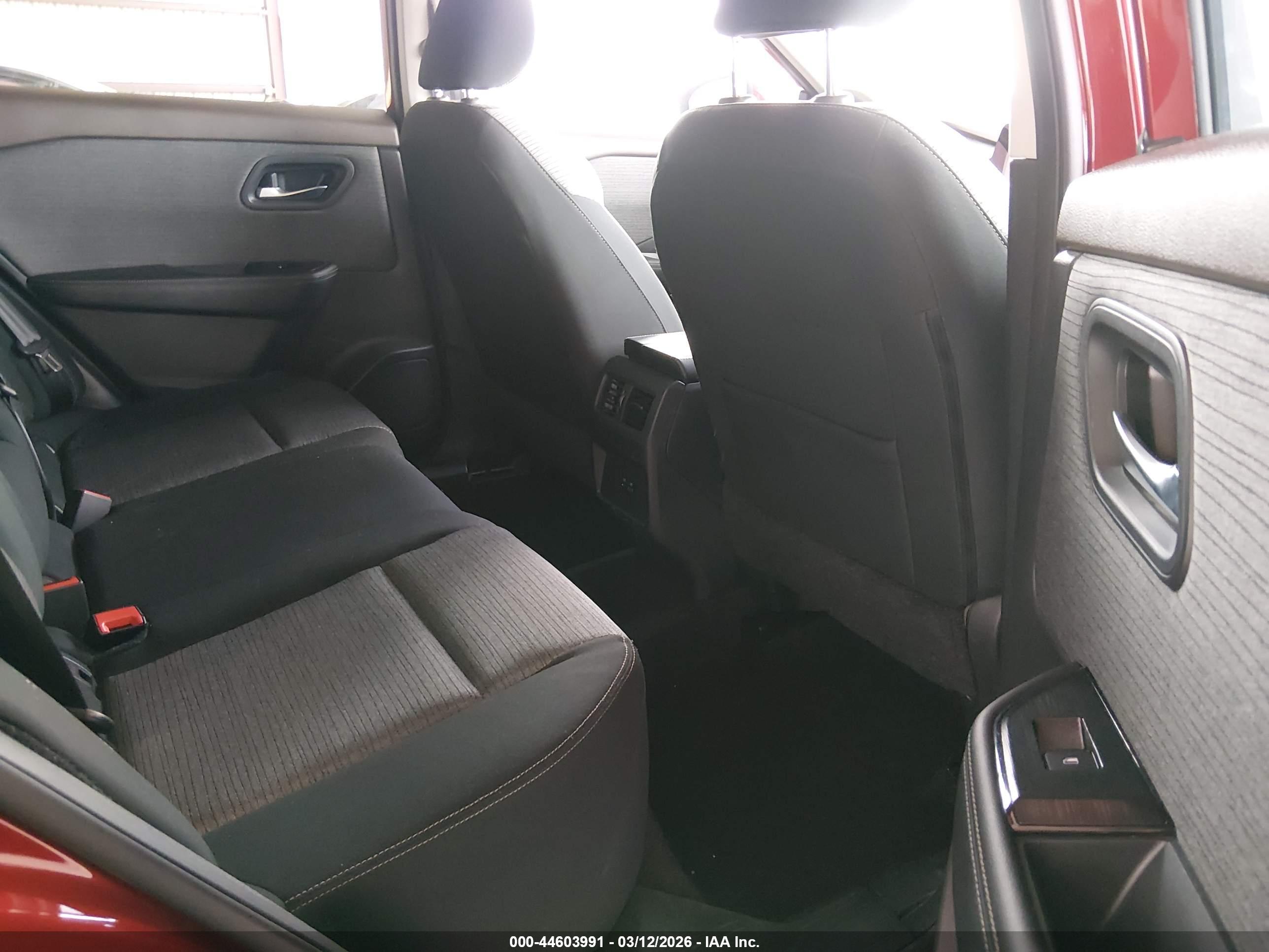 NISSAN ROGUE image 8