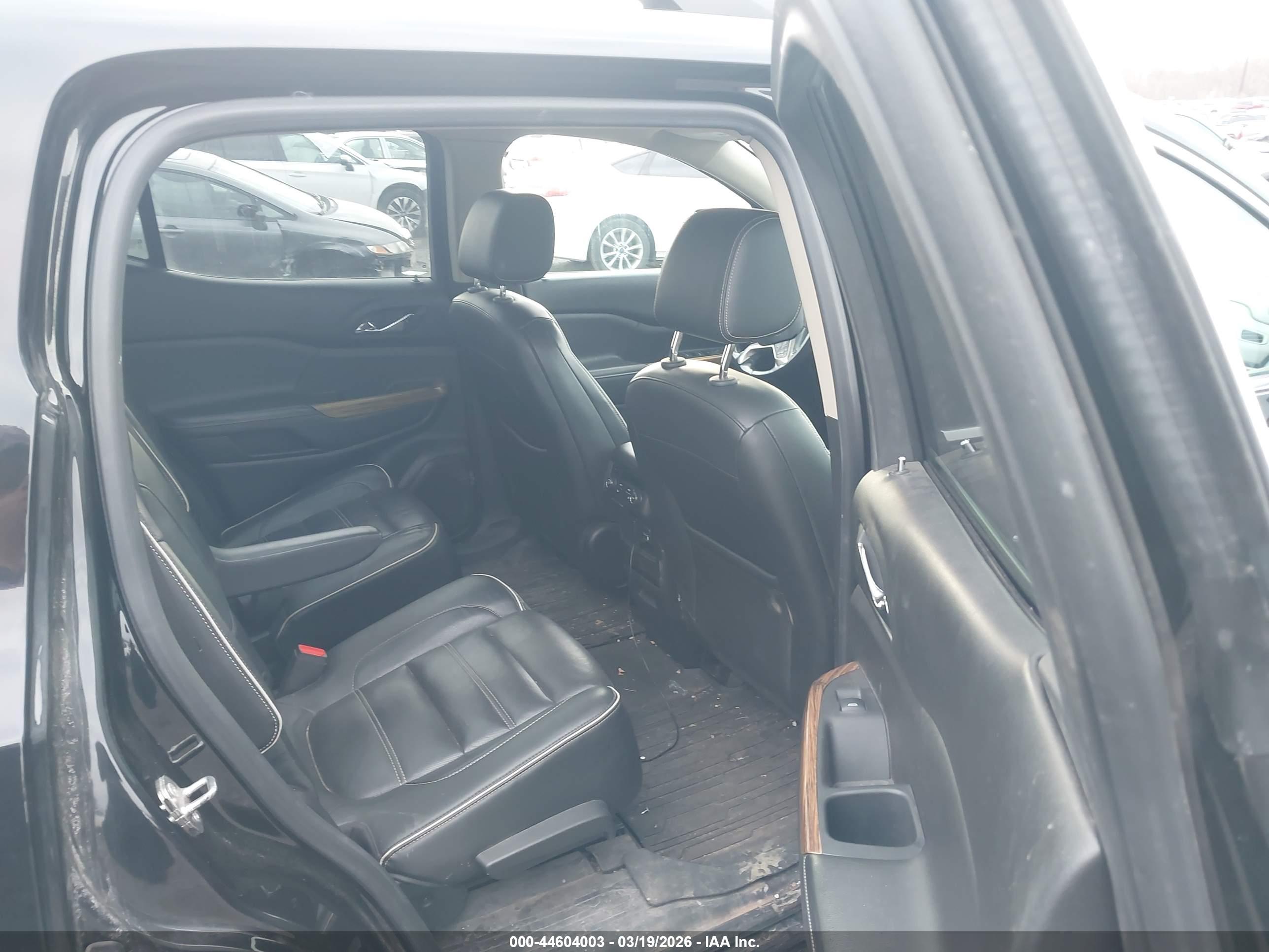 GMC ACADIA image 8