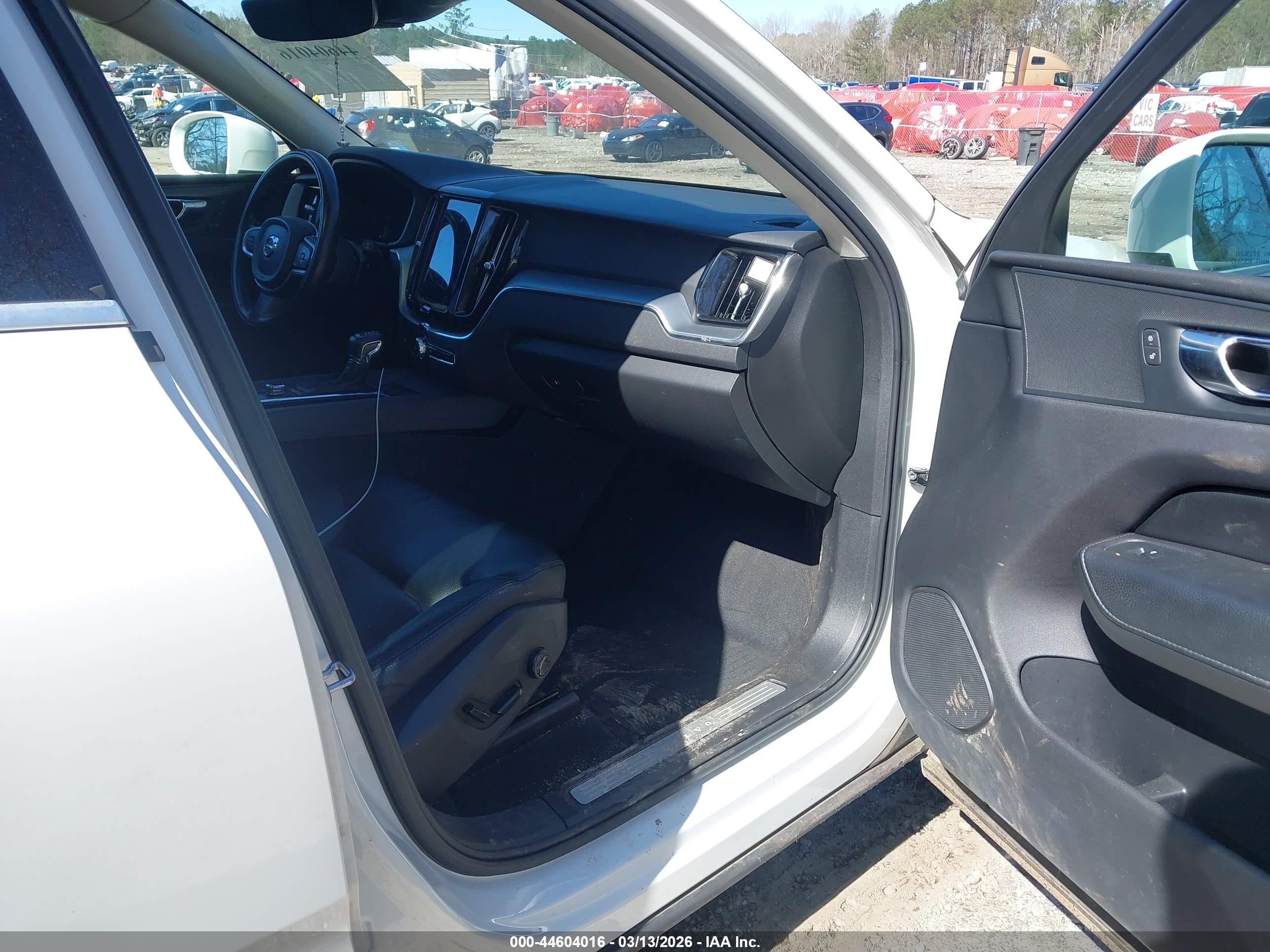 VOLVO XC60 image 5