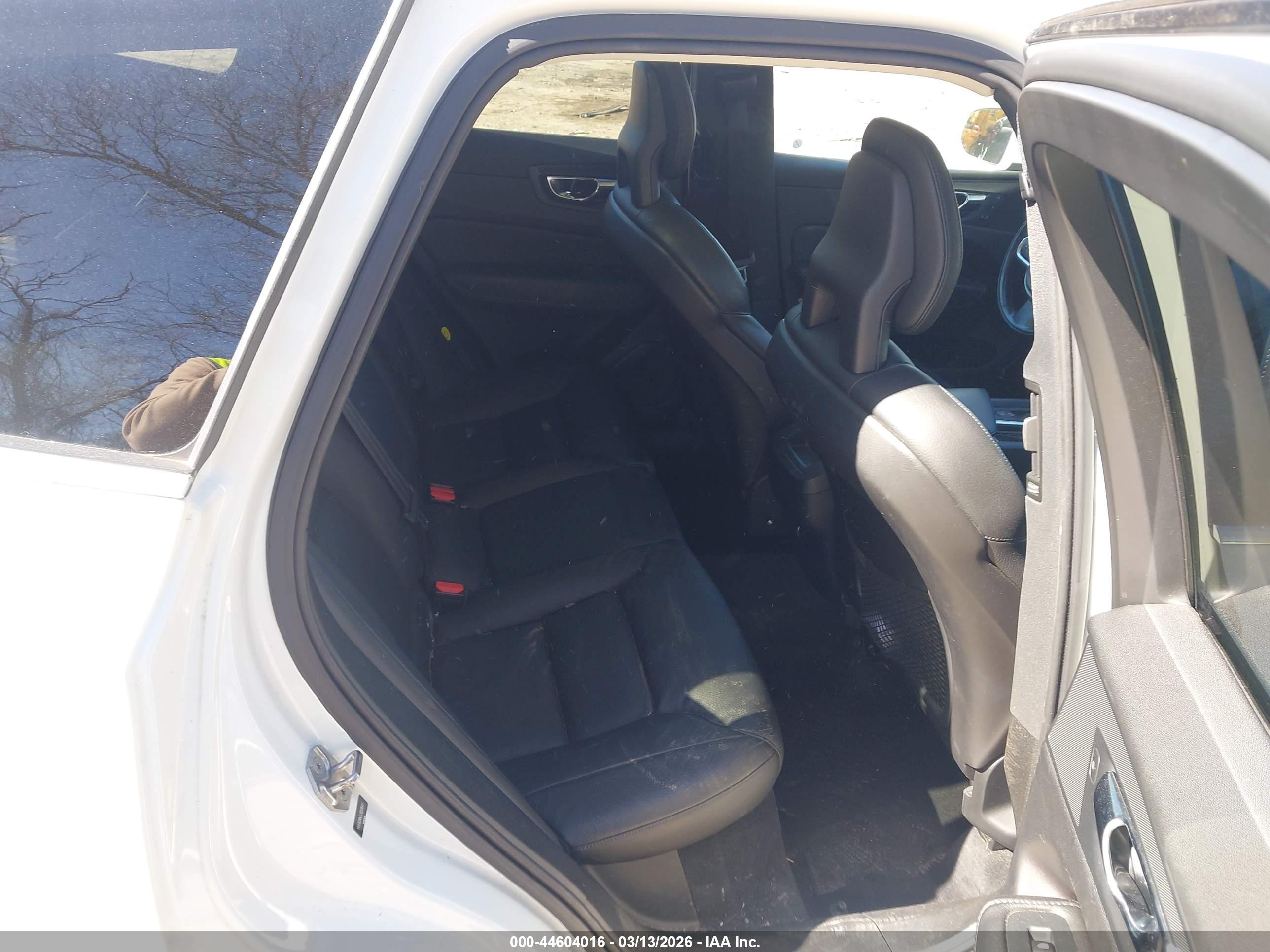 VOLVO XC60 image 8