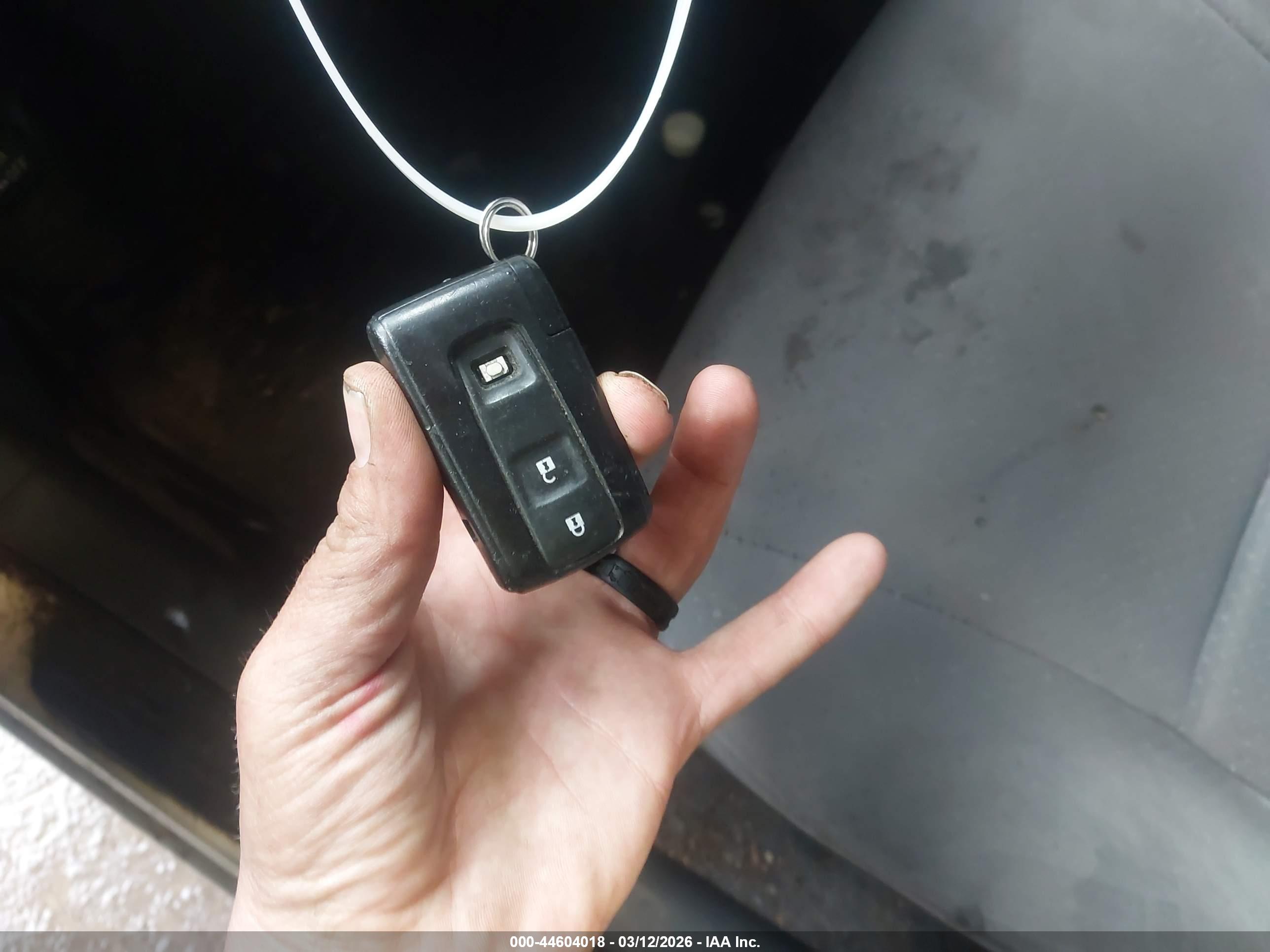 TOYOTA PRIUS image 11