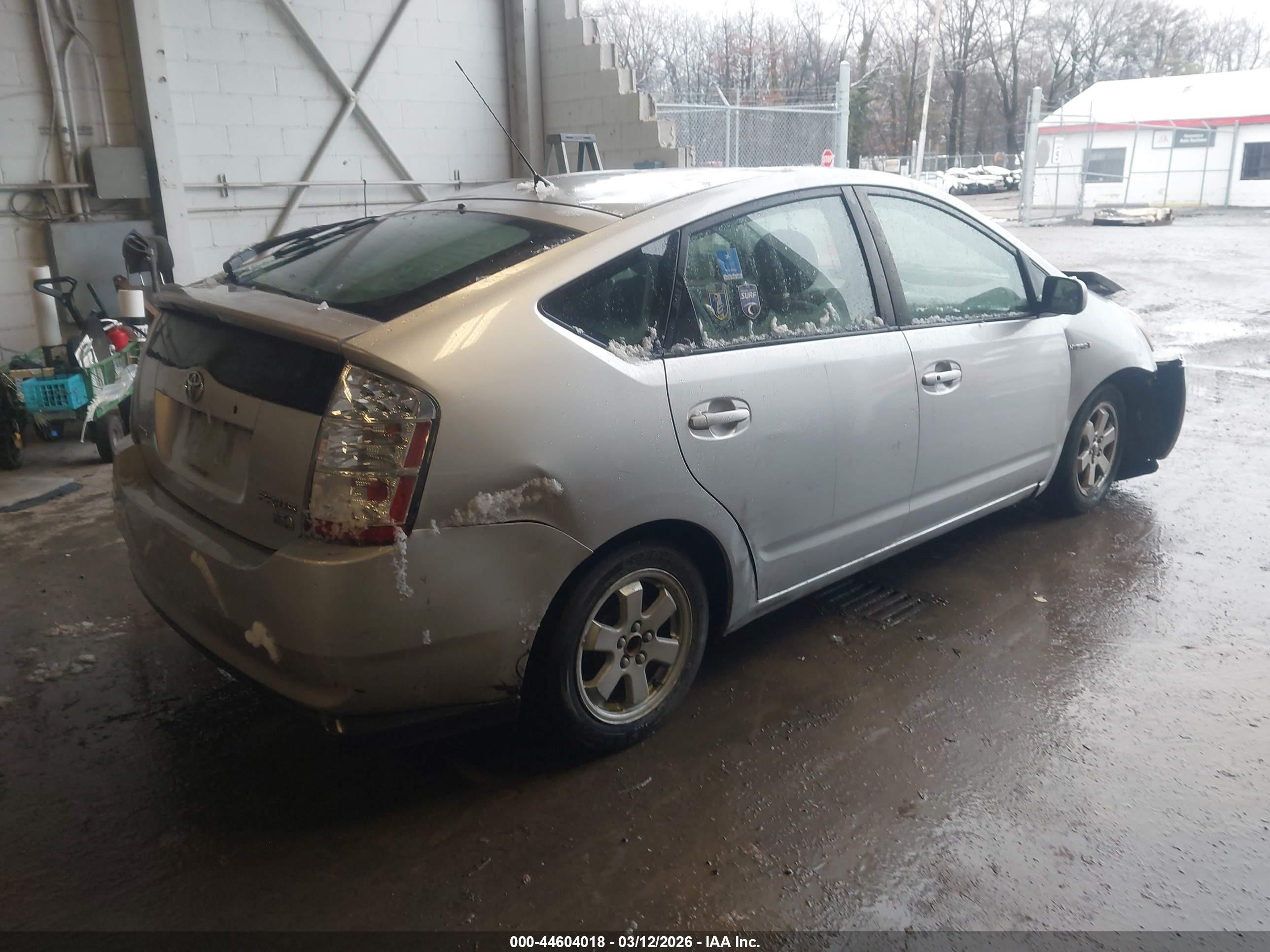TOYOTA PRIUS image 4