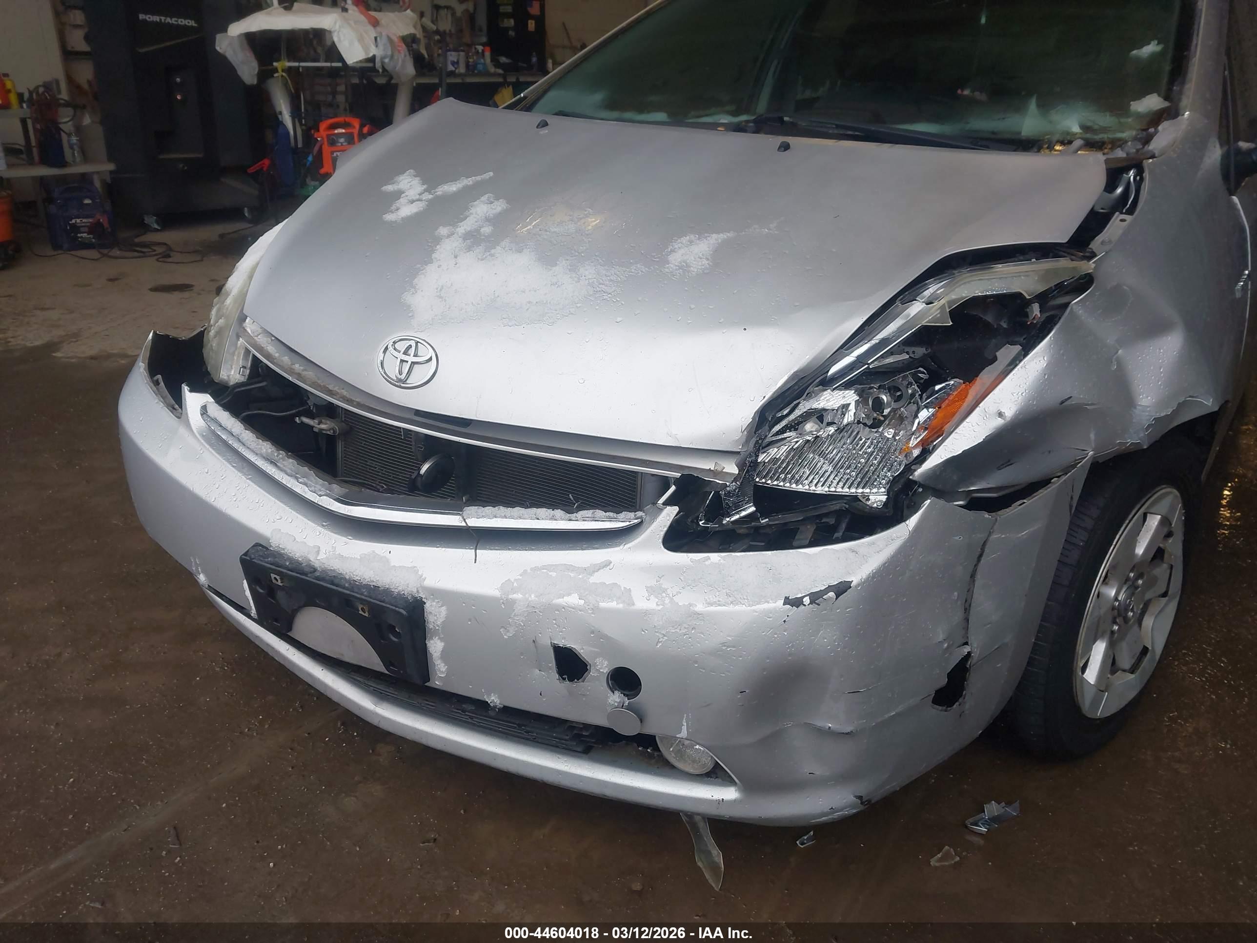 TOYOTA PRIUS image 6