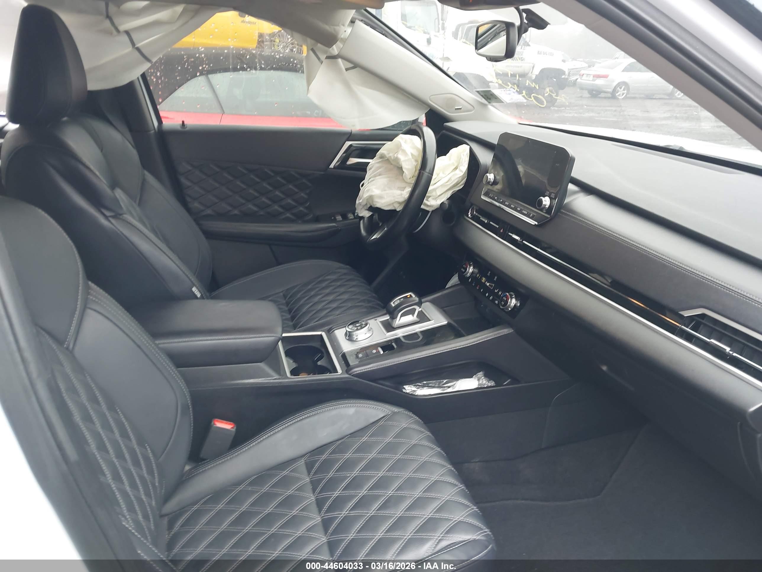 MITSUBISHI OUTLANDER image 5
