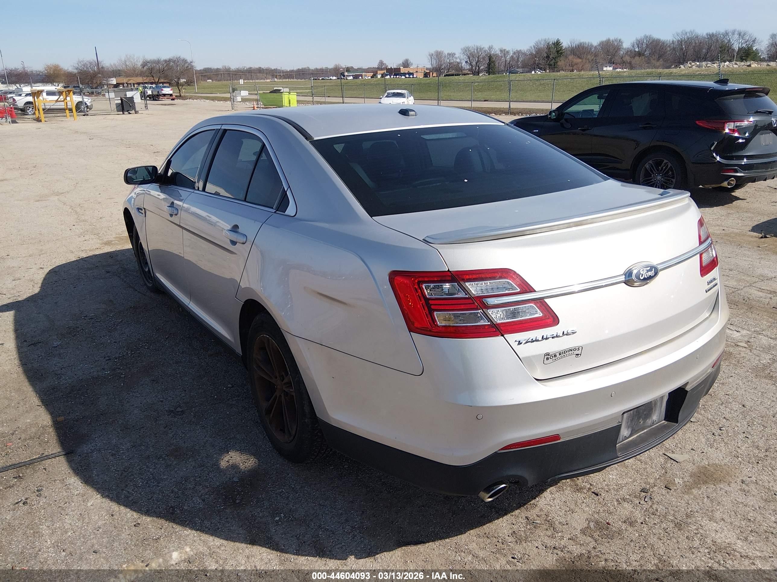 FORD TAURUS image 3