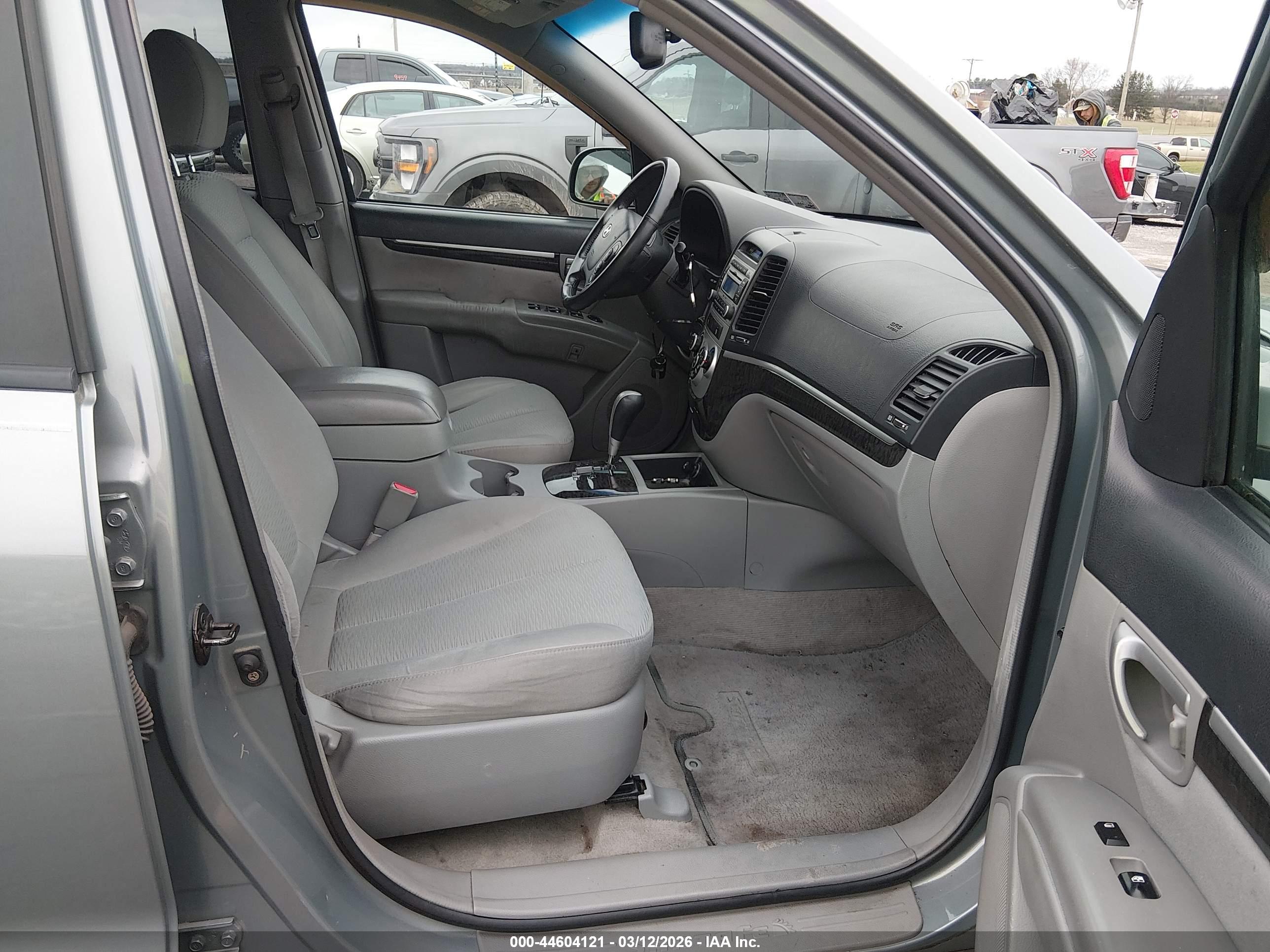 HYUNDAI SANTA image 5