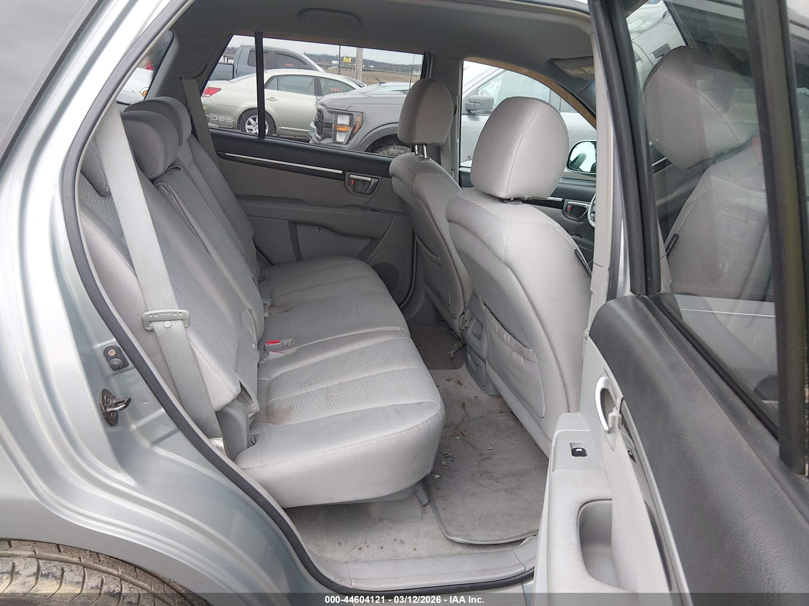 HYUNDAI SANTA image 8