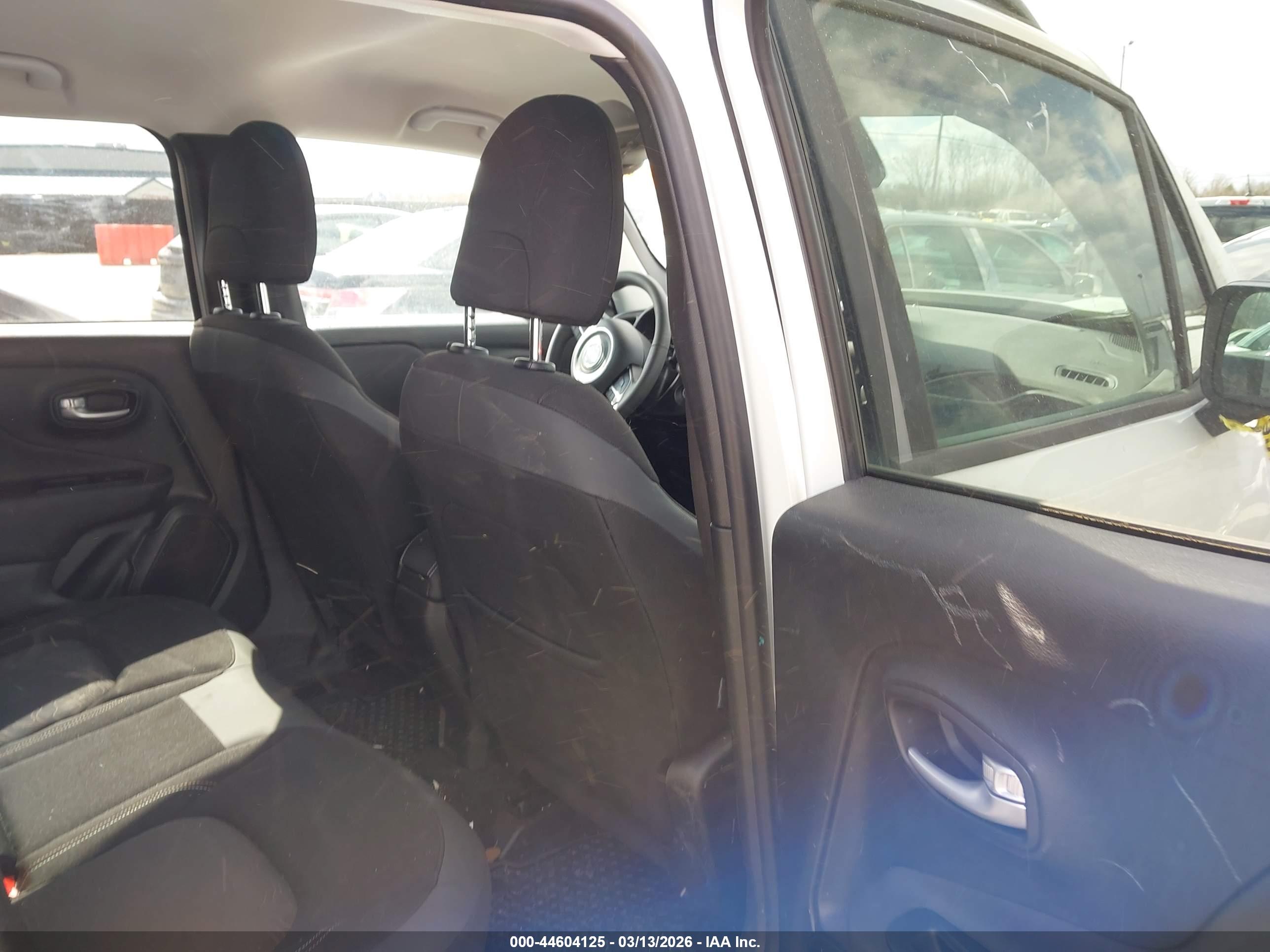 JEEP RENEGADE image 8