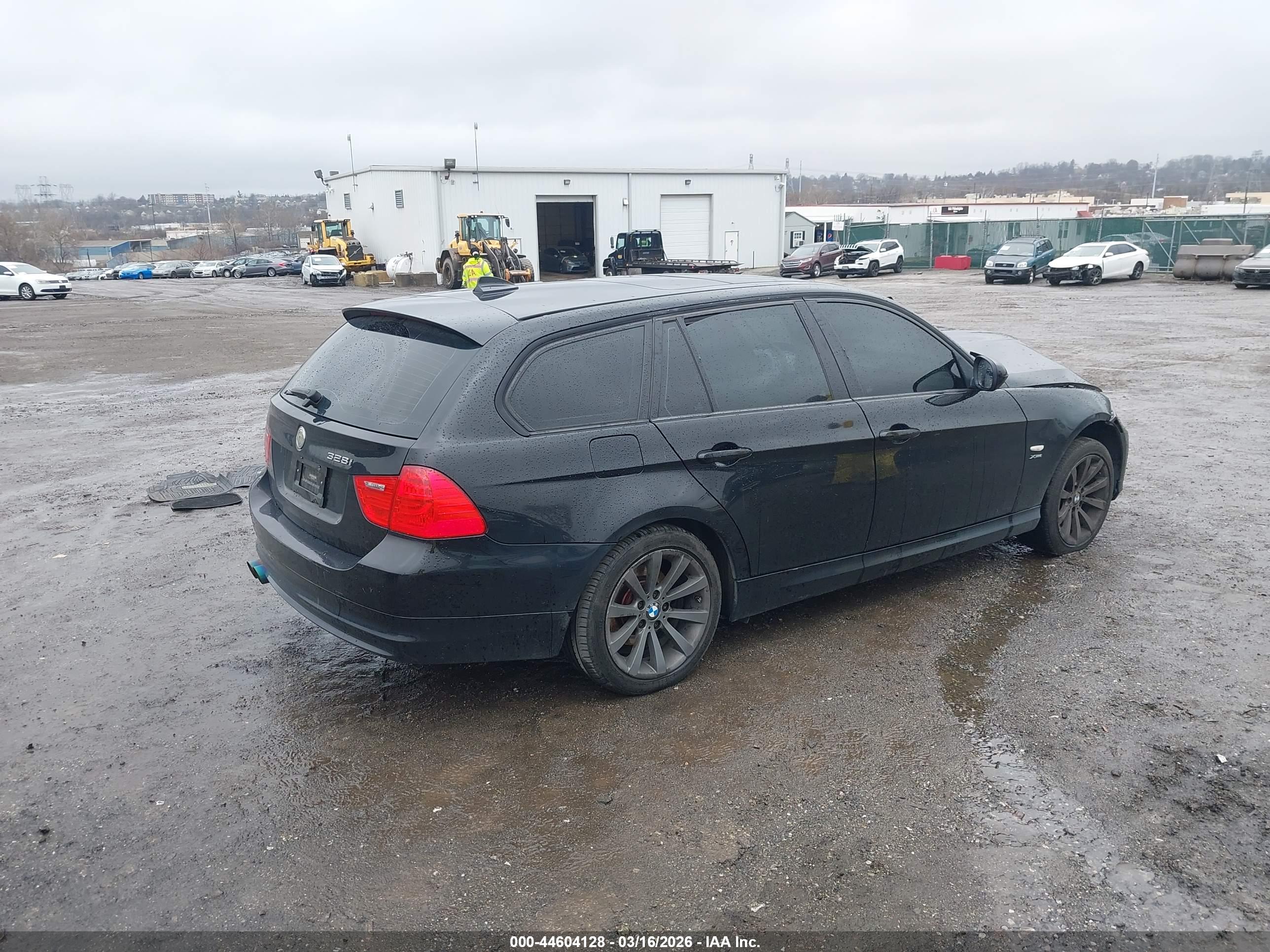 BMW 328I image 4