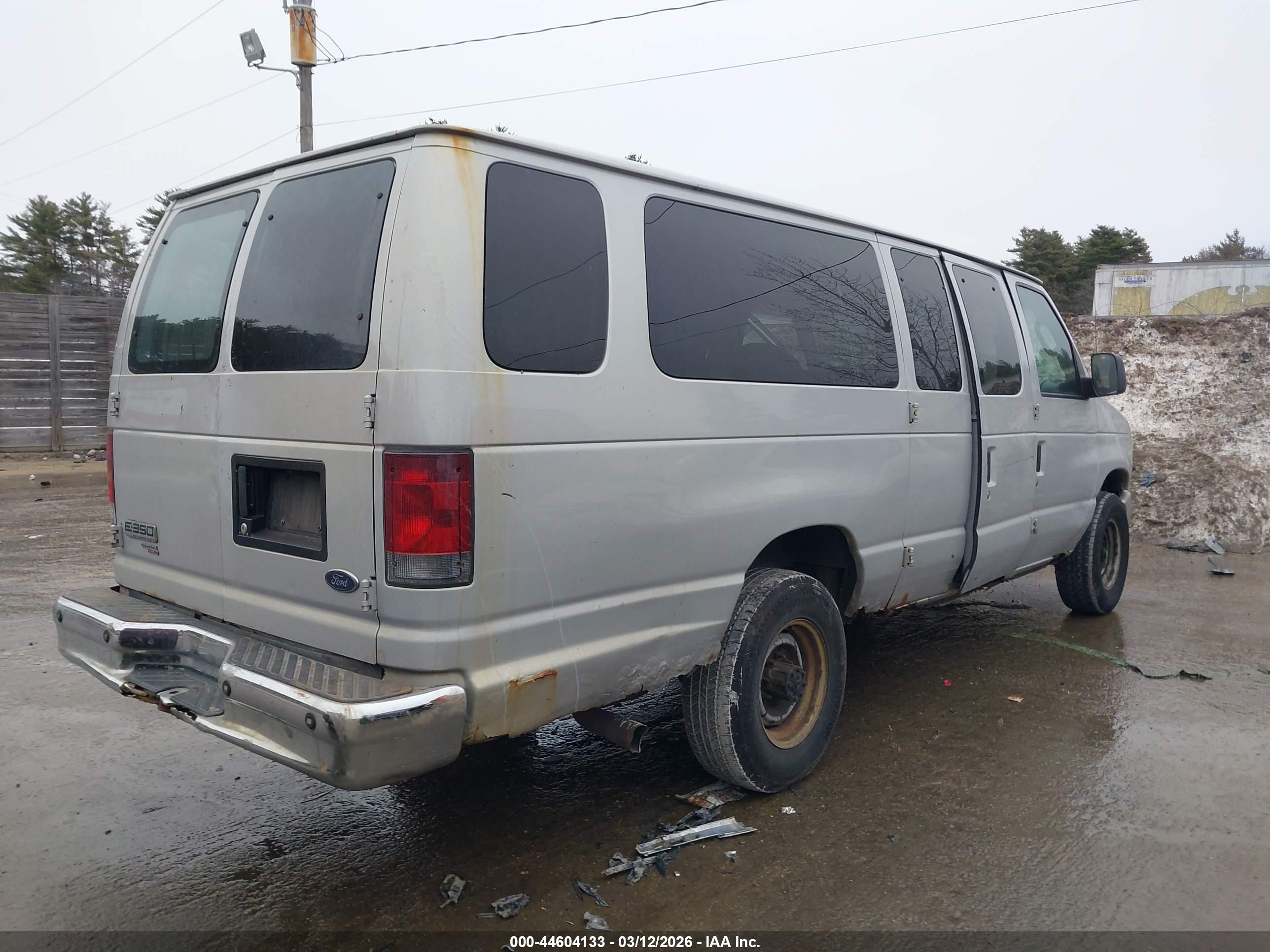 FORD E-350 image 4