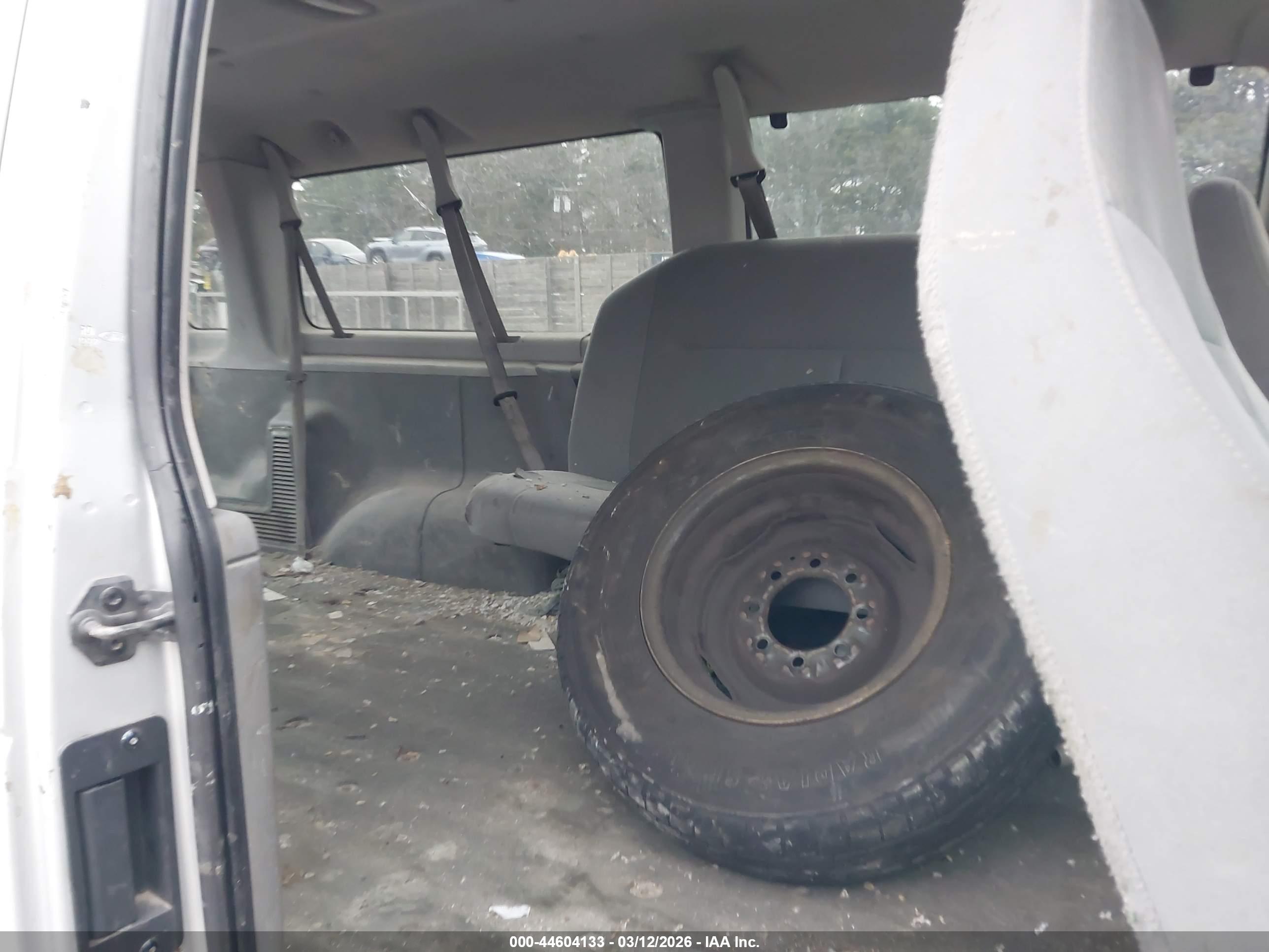 FORD E-350 image 8